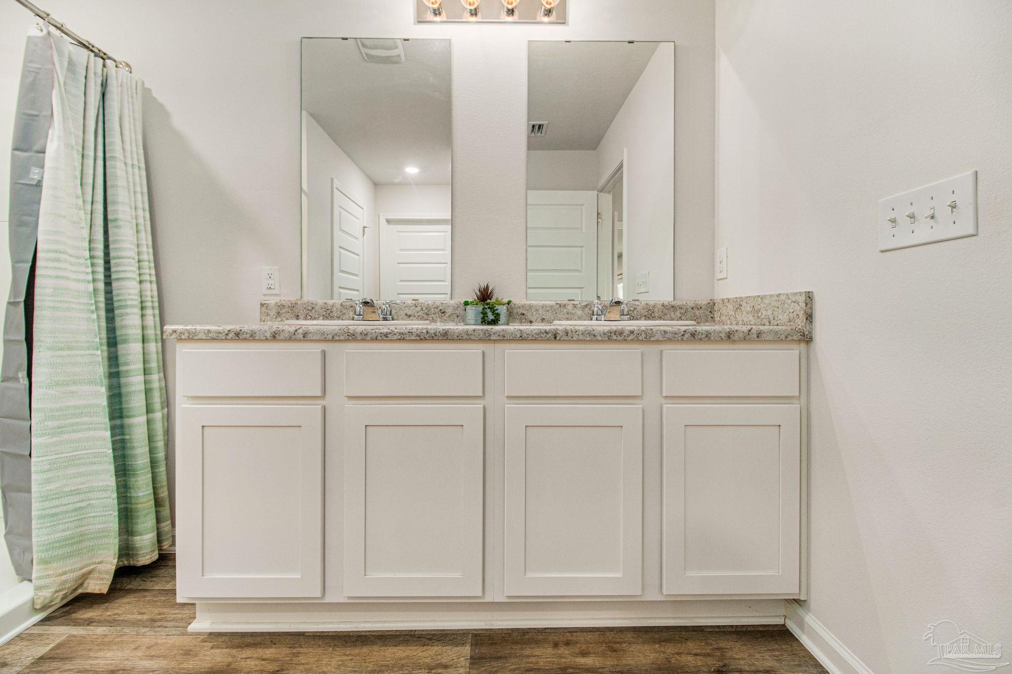 10576 Queens Gate Cir