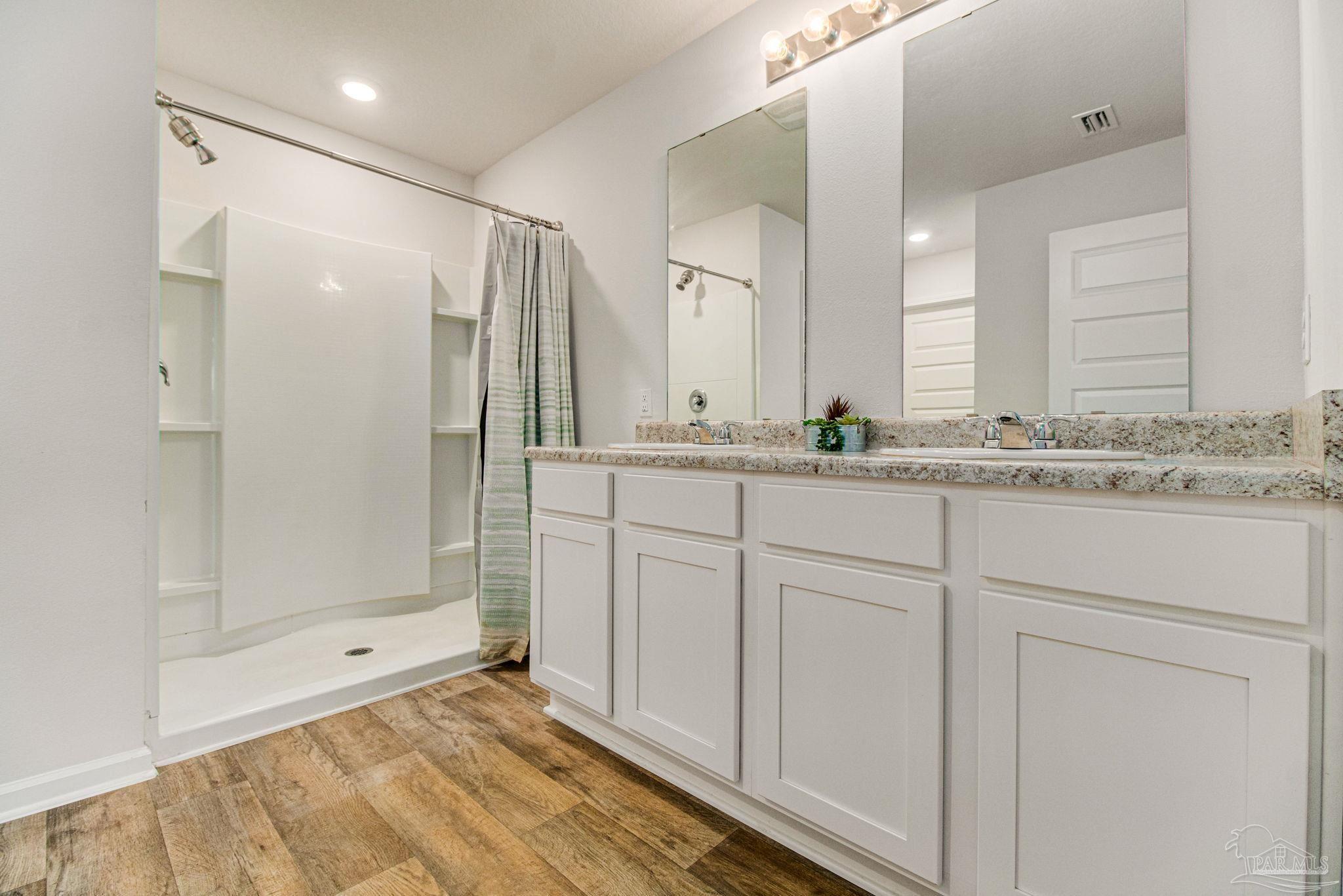 10576 Queens Gate Cir