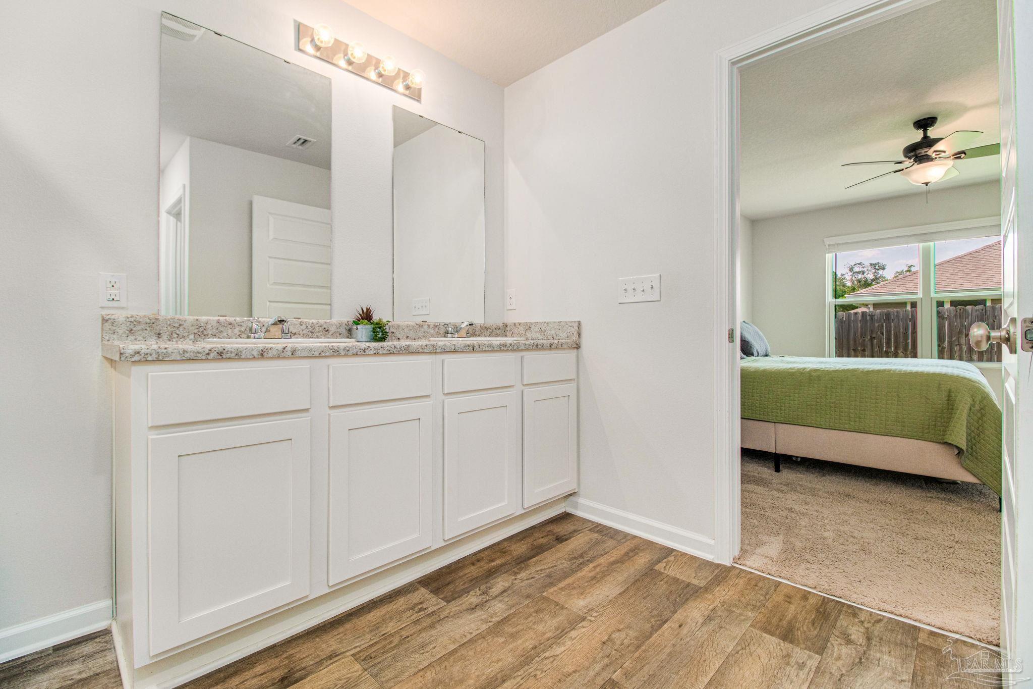 10576 Queens Gate Cir