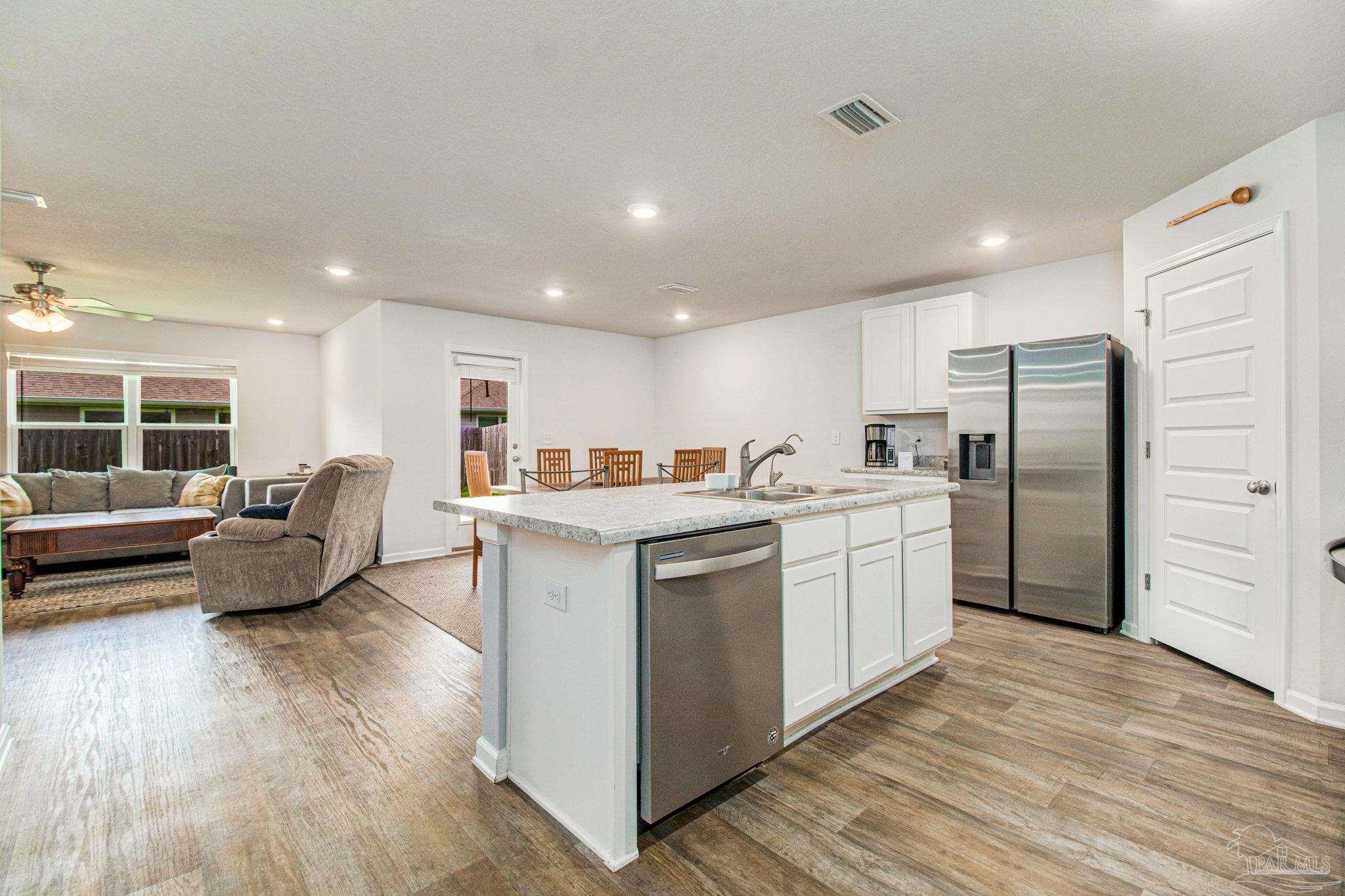 10576 Queens Gate Cir