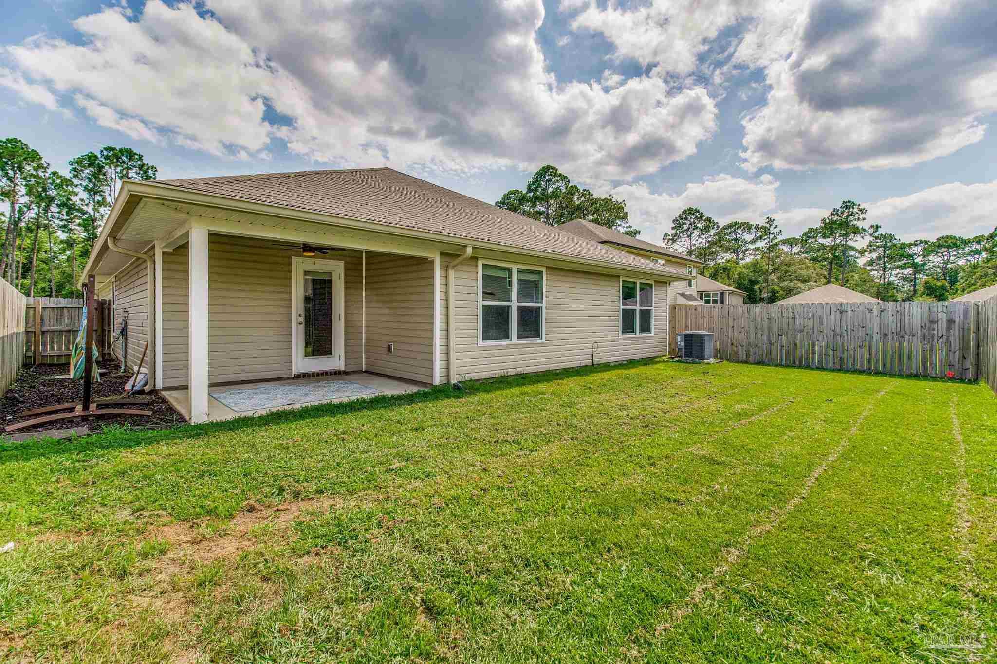 10576 Queens Gate Cir