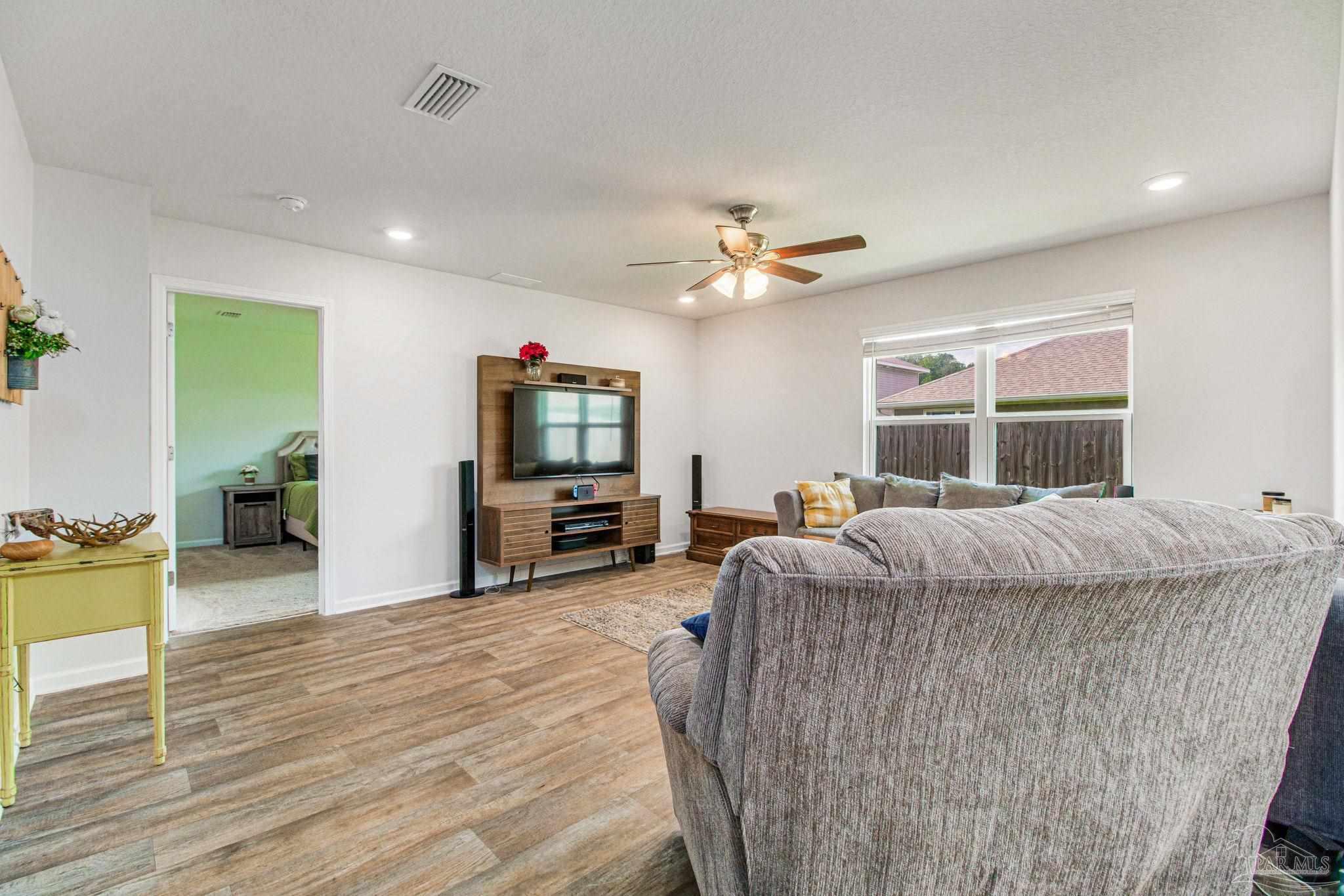 10576 Queens Gate Cir