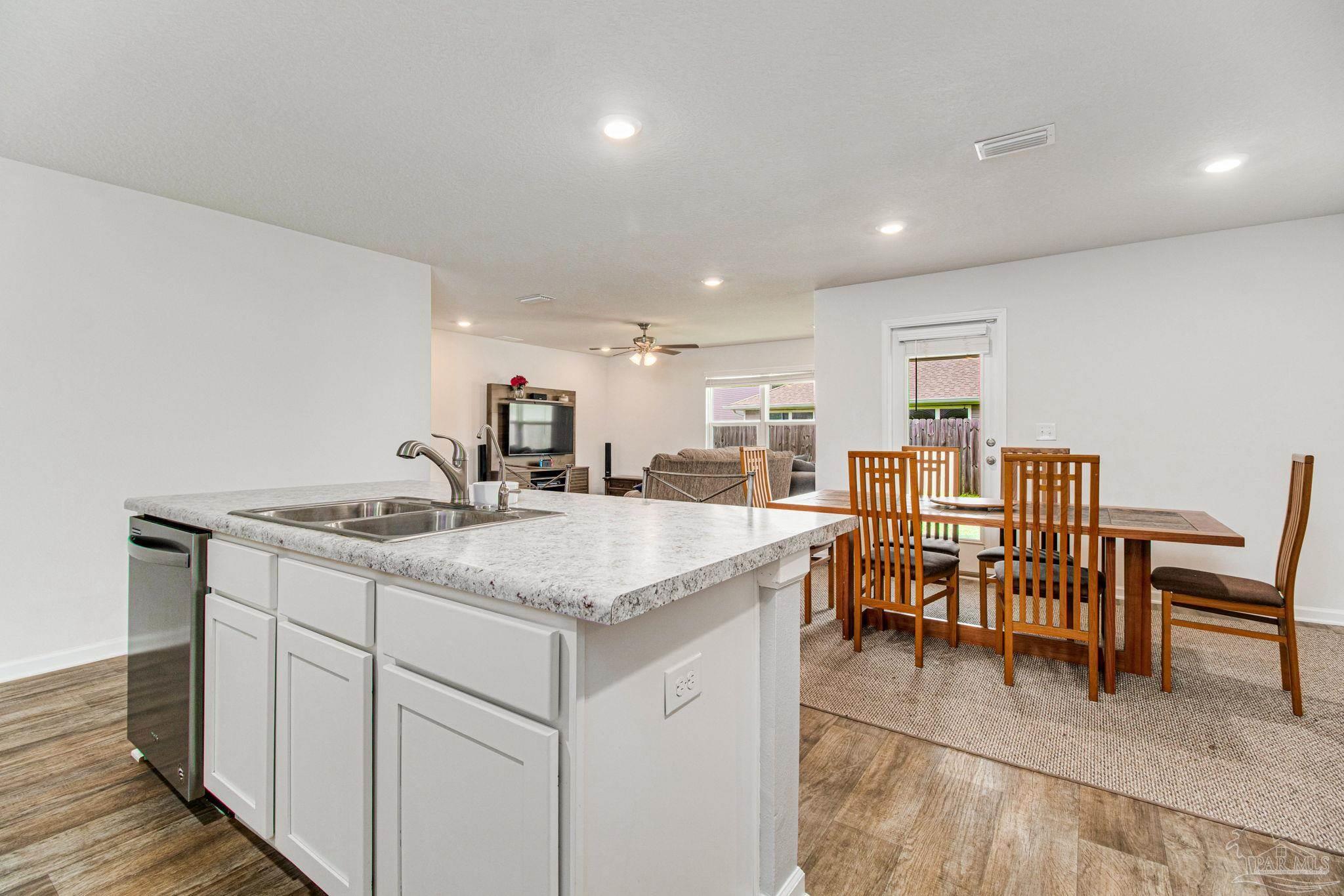 10576 Queens Gate Cir