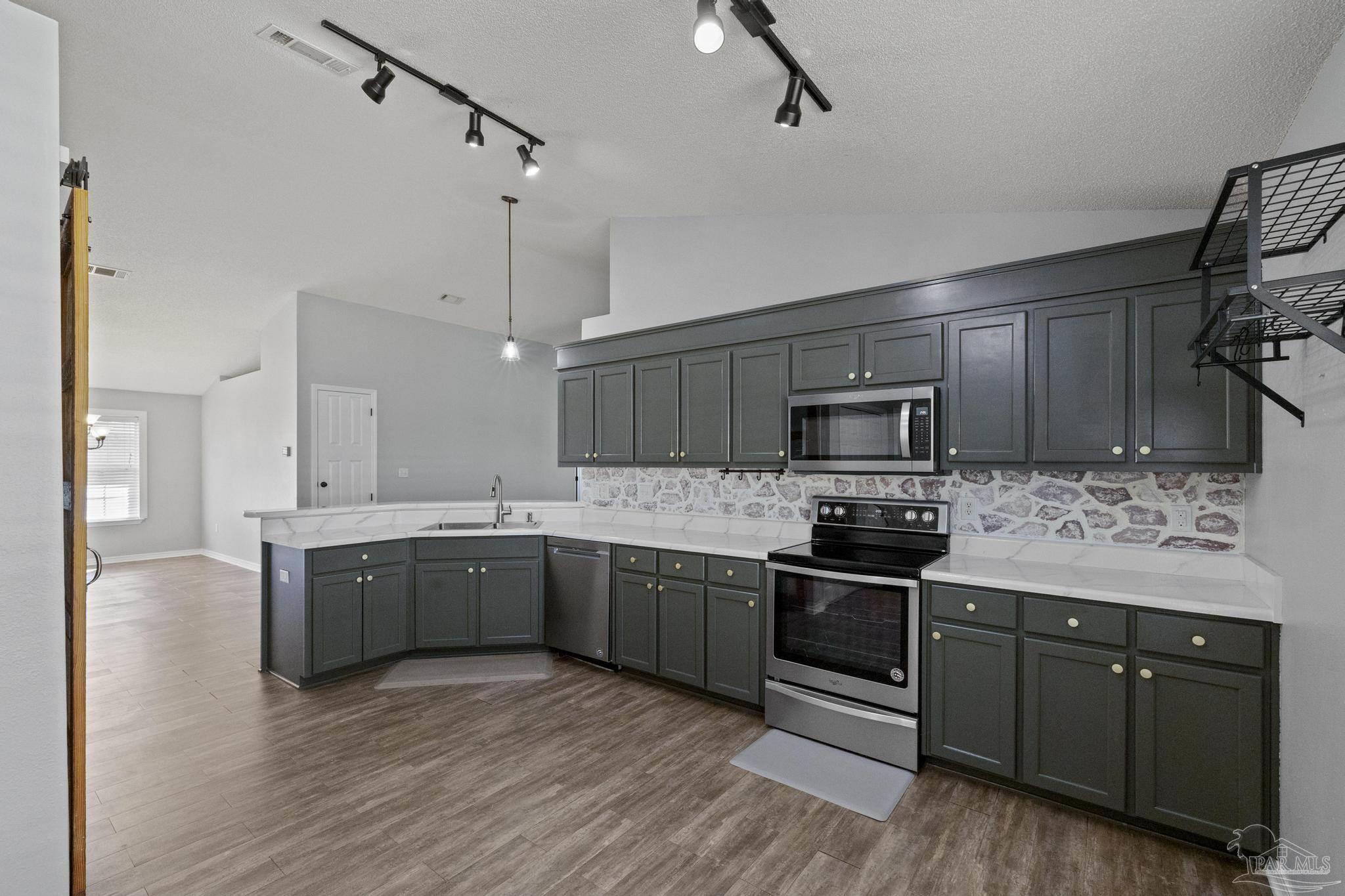3061 Illinois Pl