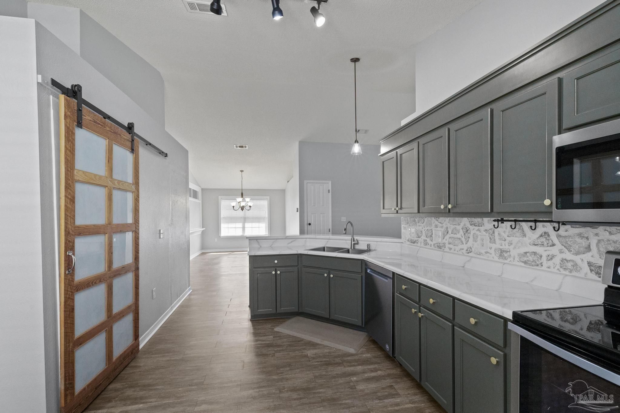 3061 Illinois Pl