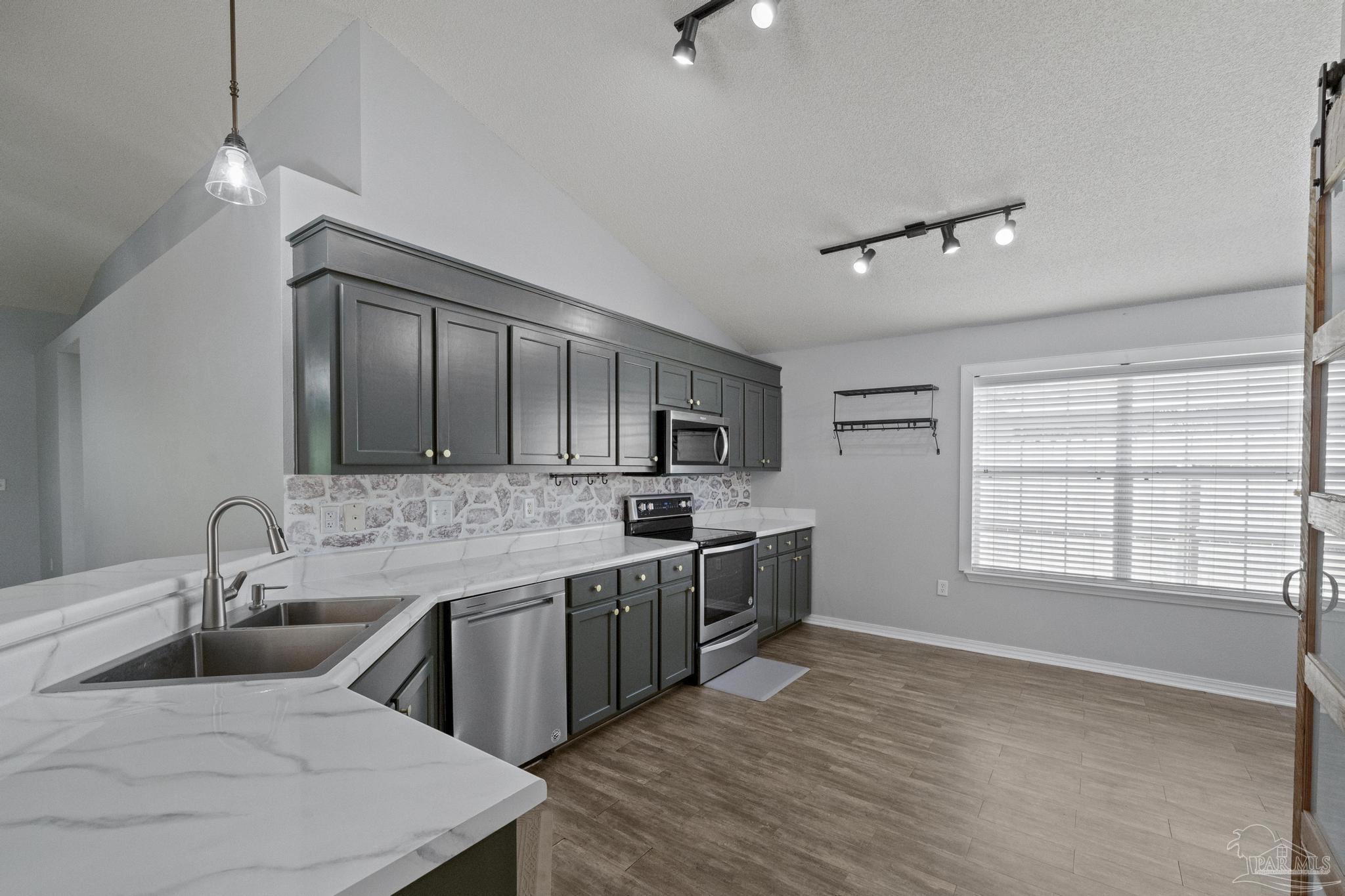 3061 Illinois Pl