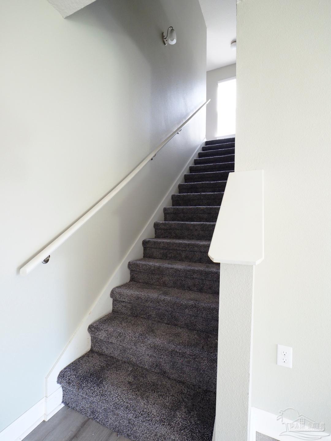203 Creekview Dr