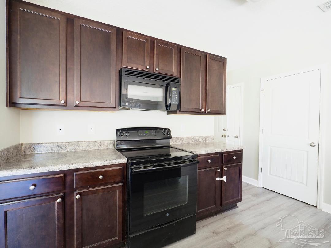 203 Creekview Dr