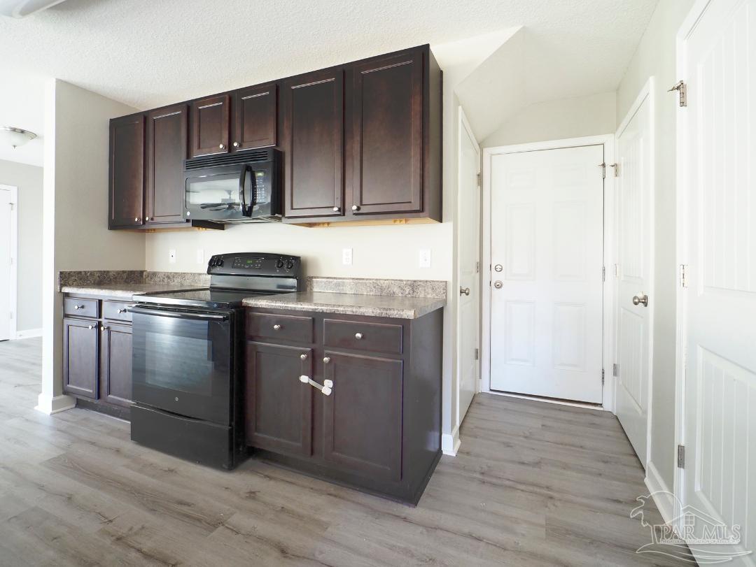 203 Creekview Dr