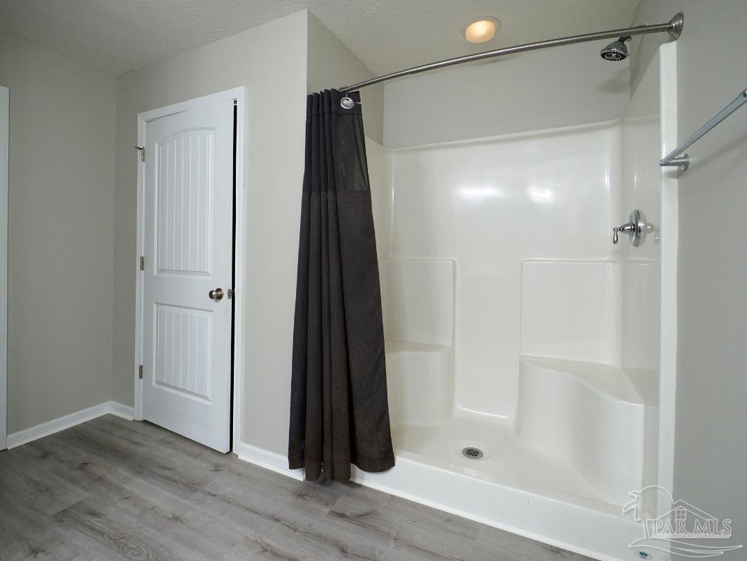 203 Creekview Dr