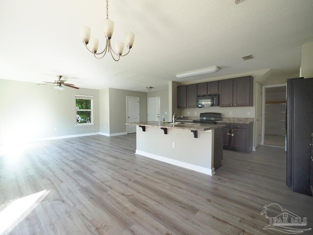 203 Creekview Dr