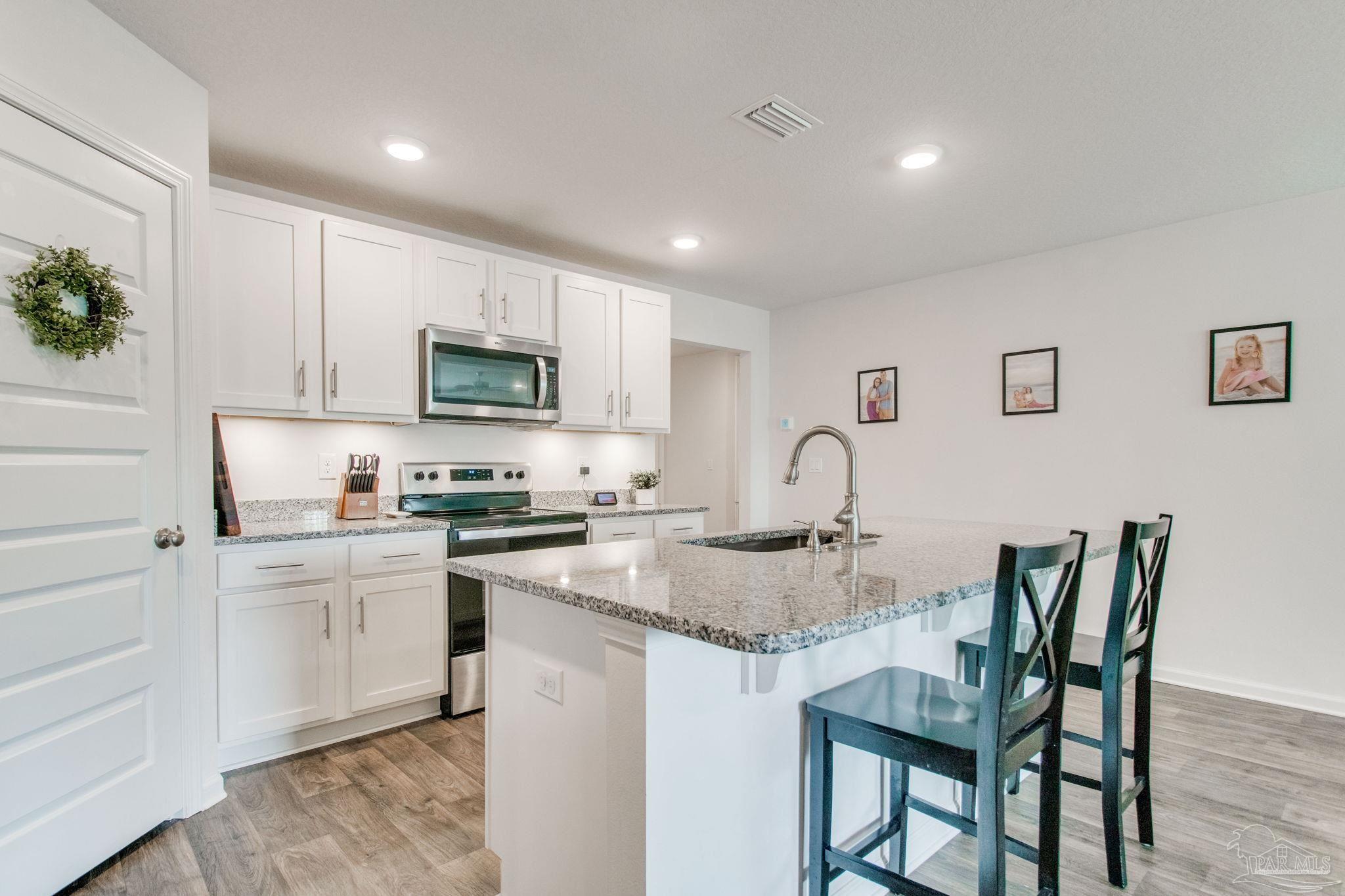 7805 Lakeside Oaks Dr
