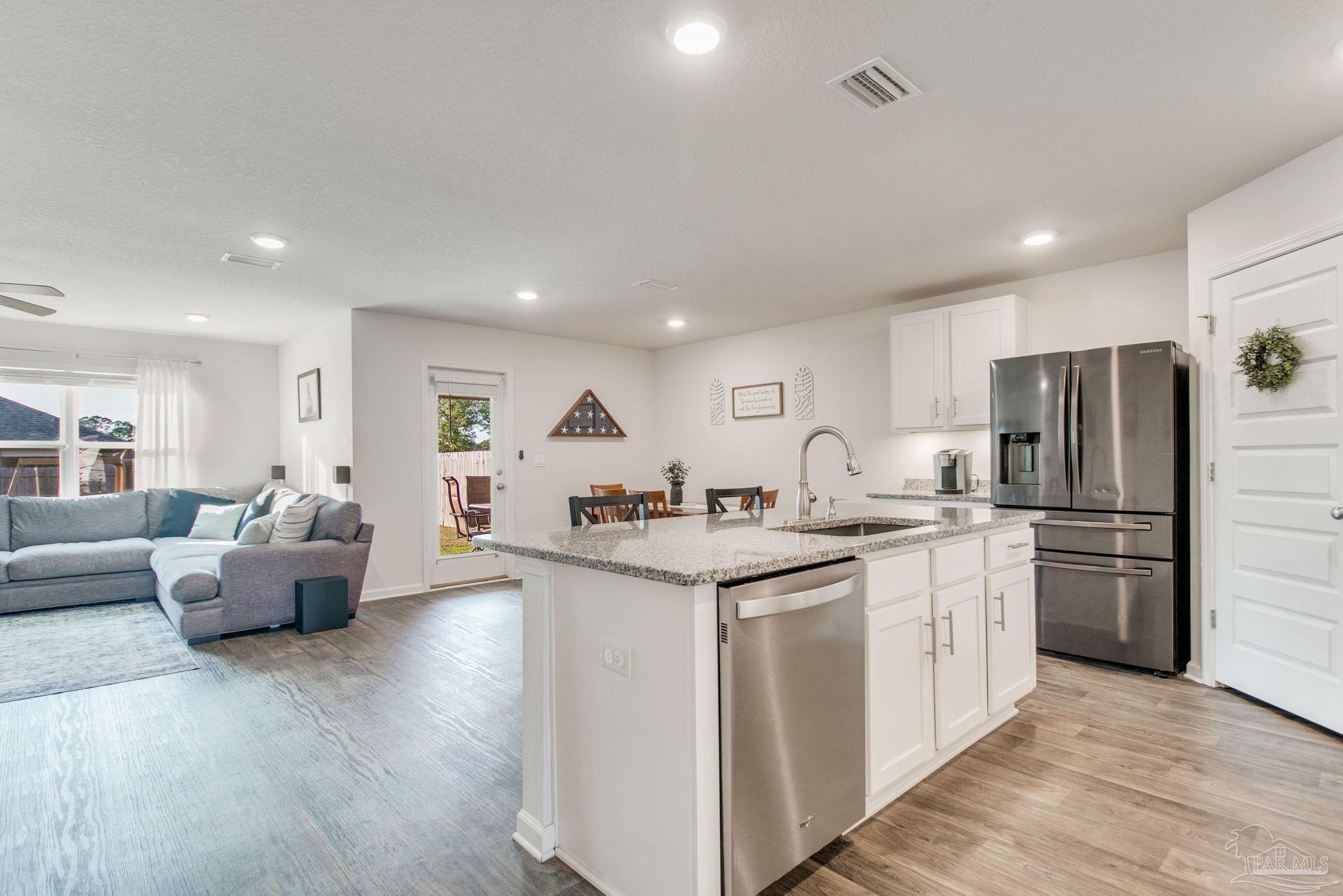 7805 Lakeside Oaks Dr