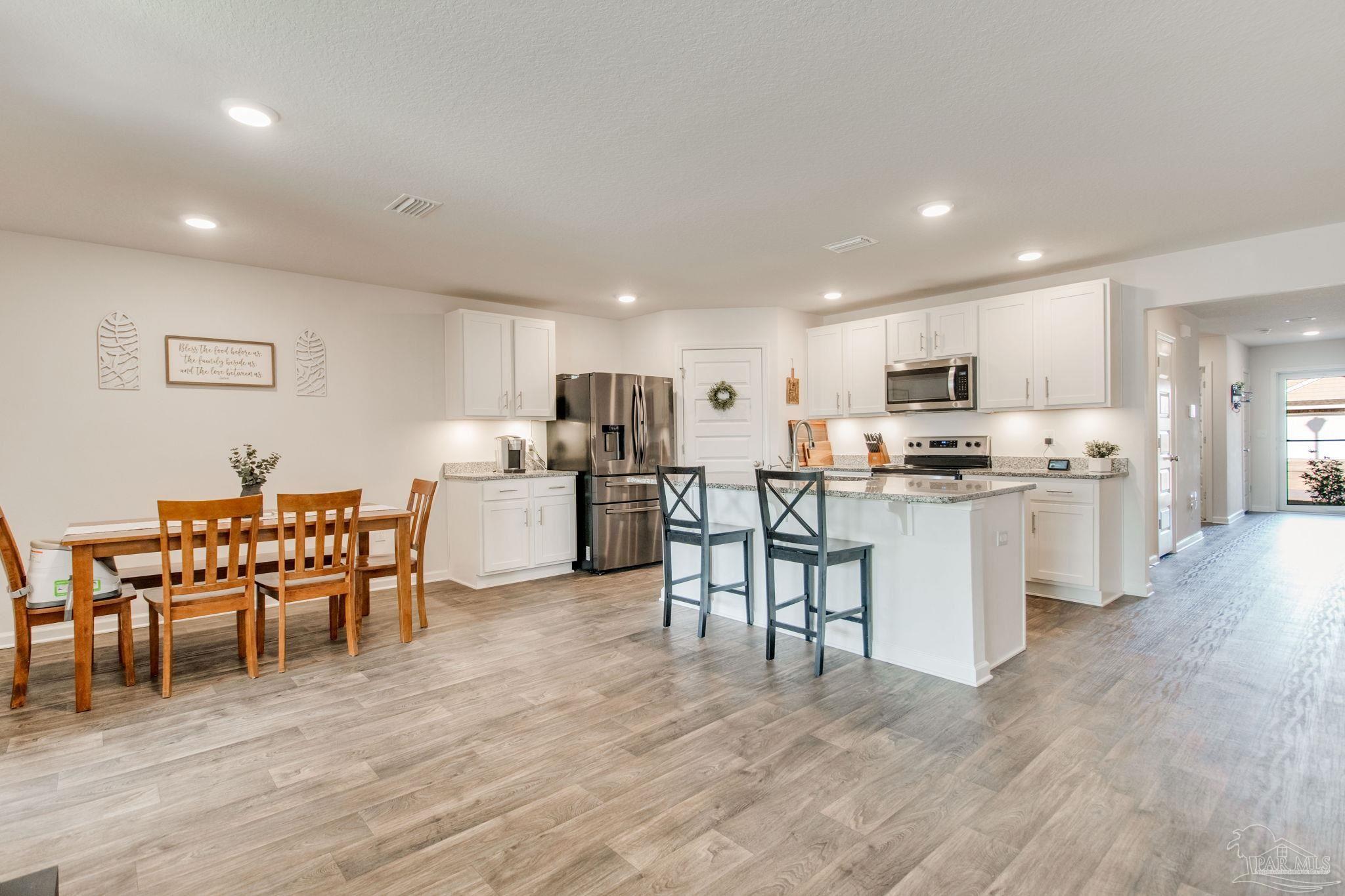 7805 Lakeside Oaks Dr