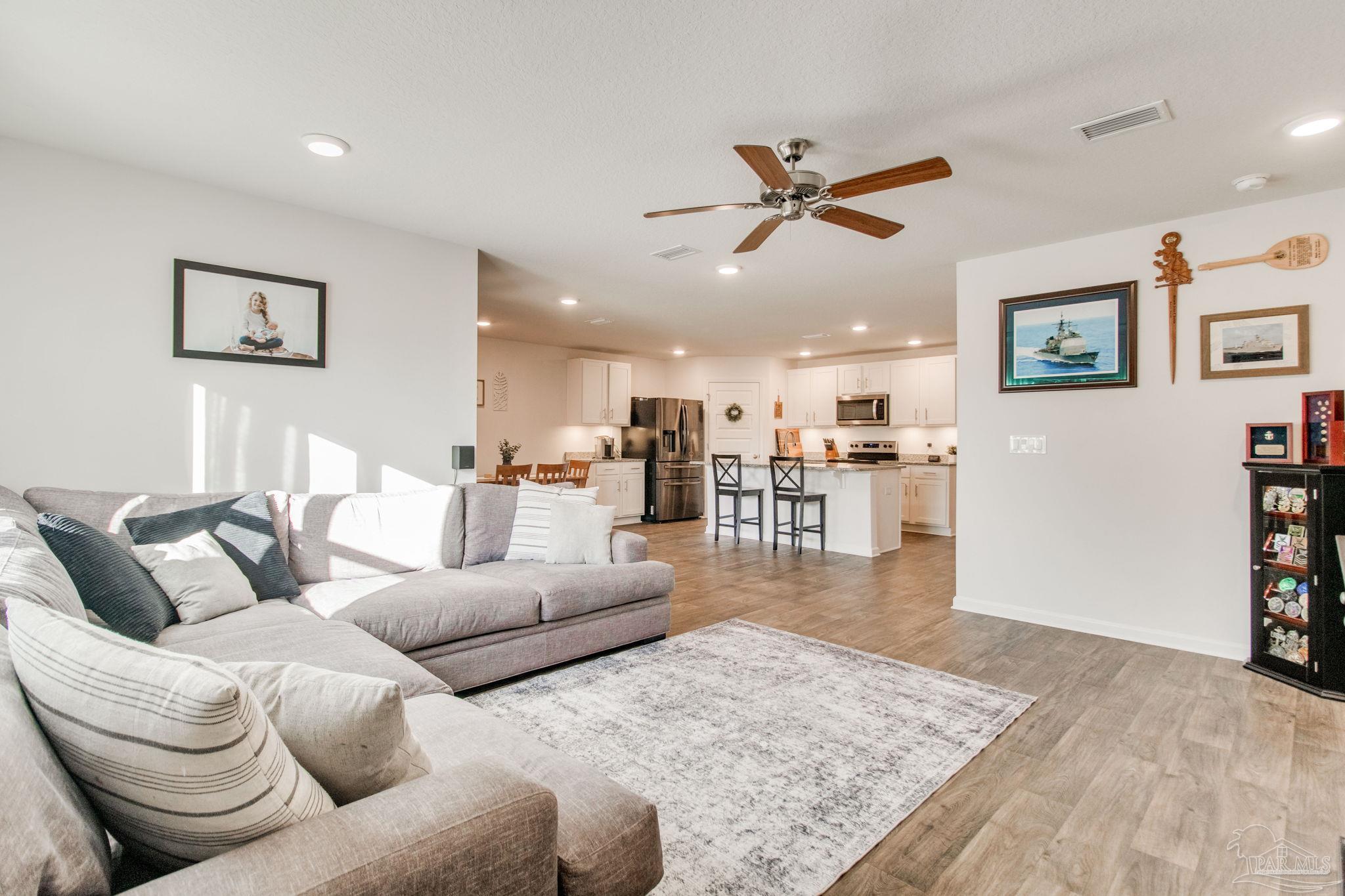 7805 Lakeside Oaks Dr