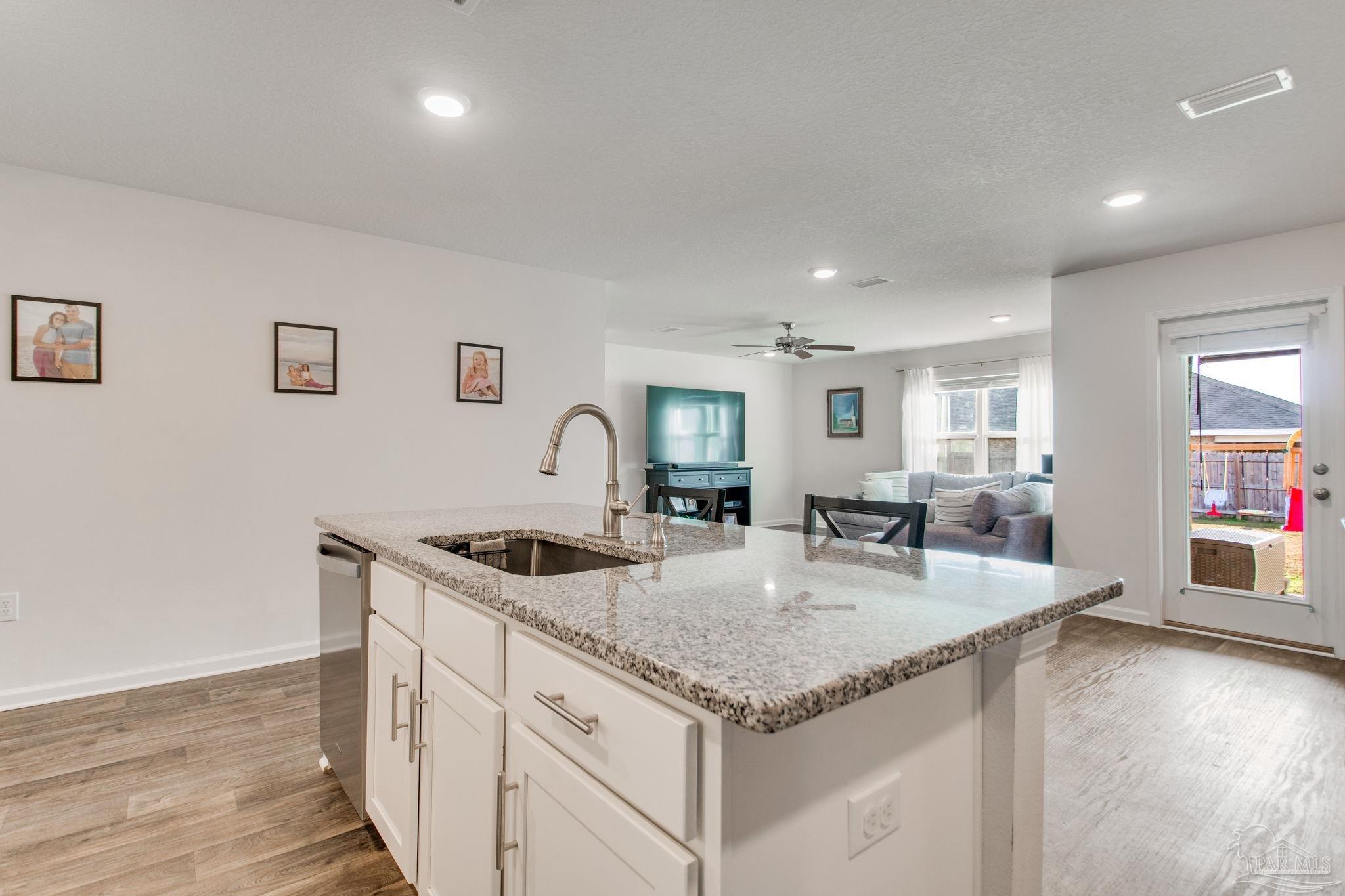 7805 Lakeside Oaks Dr