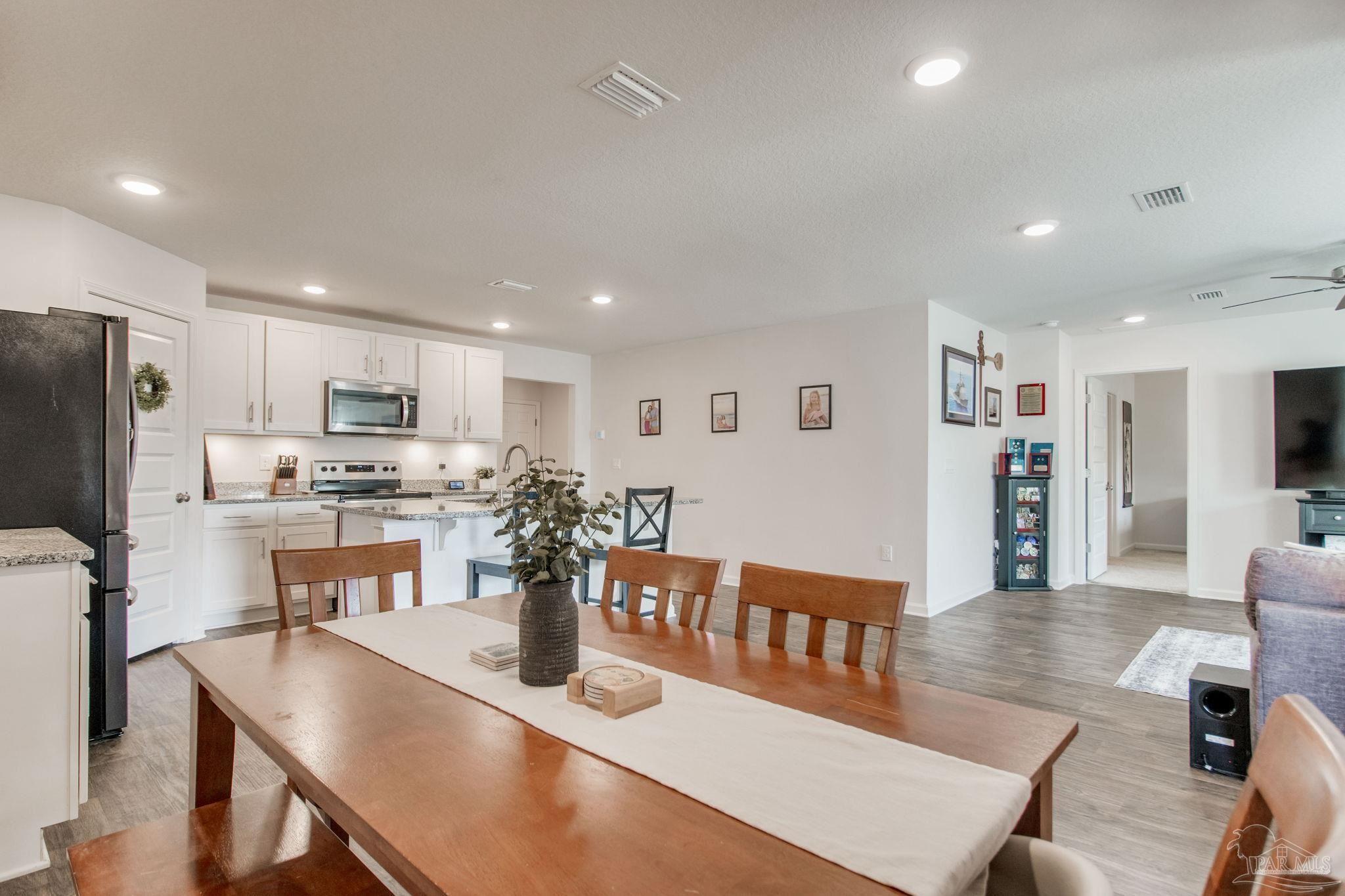 7805 Lakeside Oaks Dr