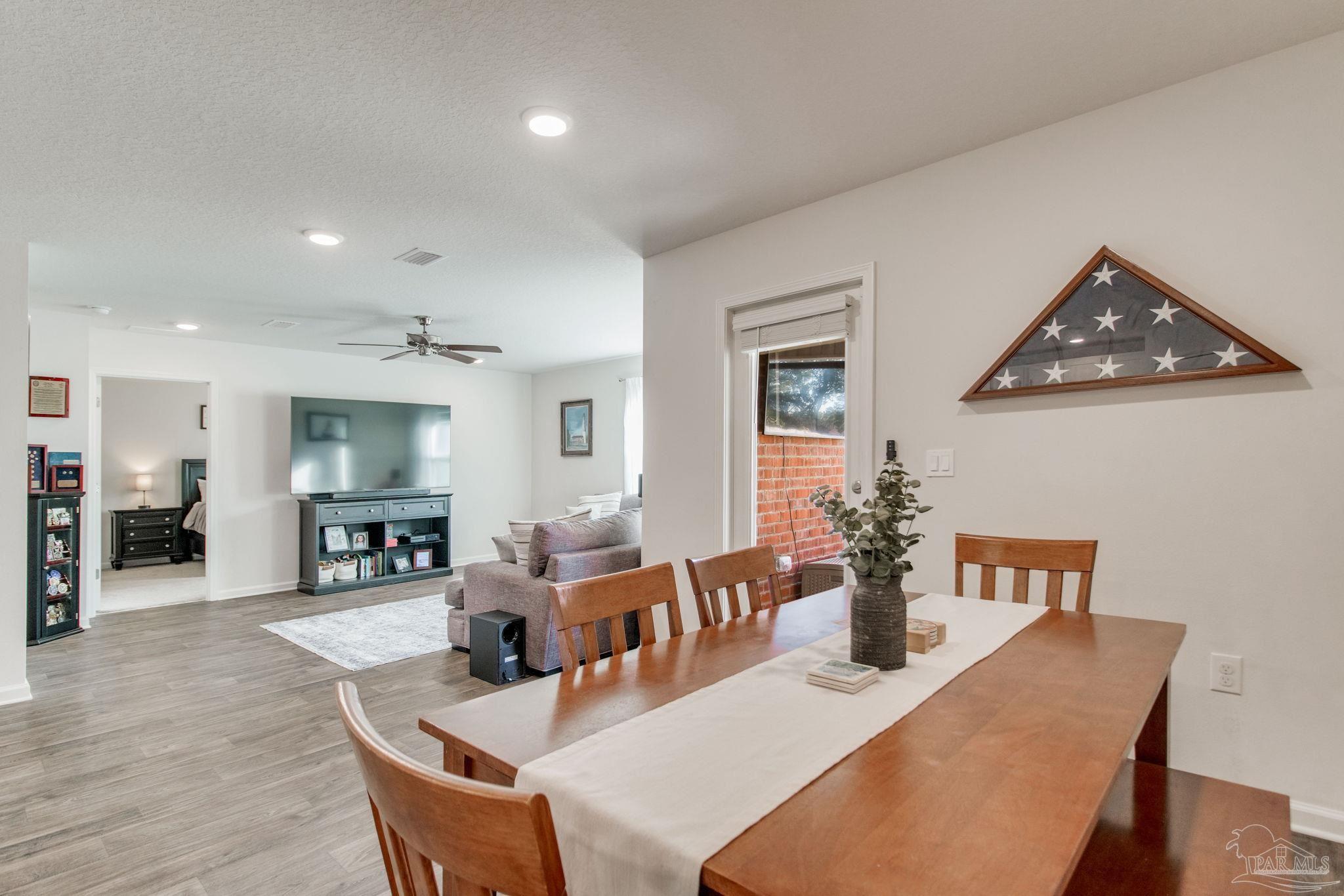 7805 Lakeside Oaks Dr