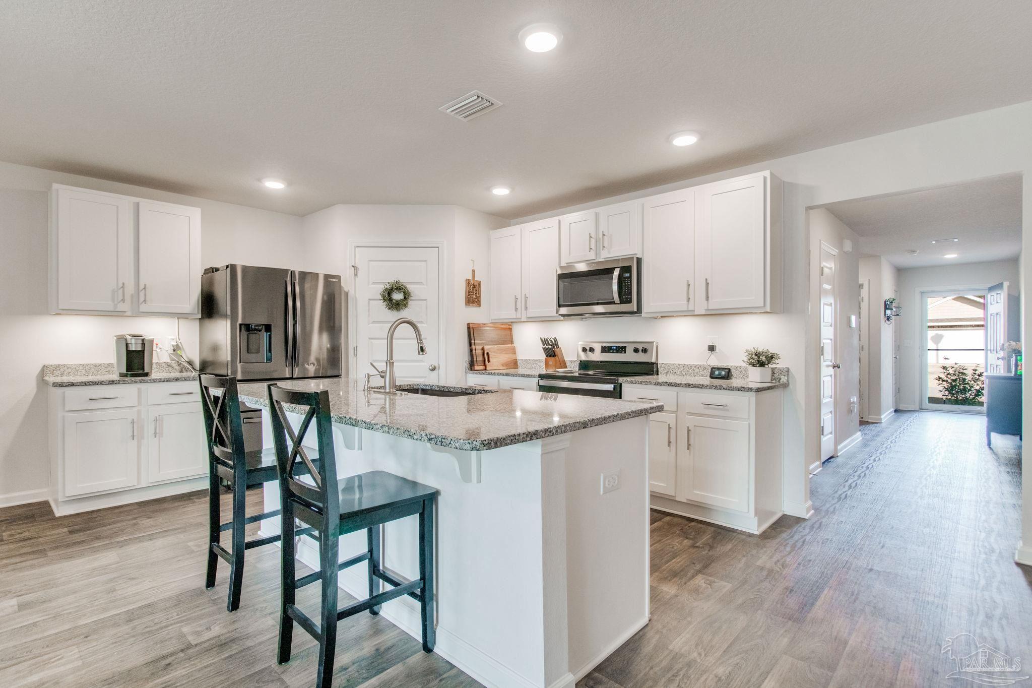 7805 Lakeside Oaks Dr