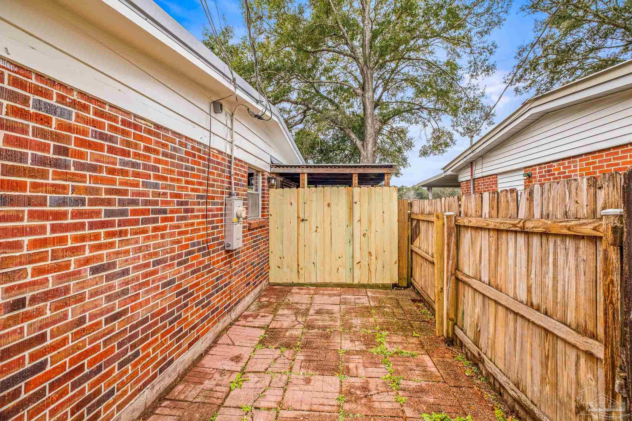 6409 Julia Dr