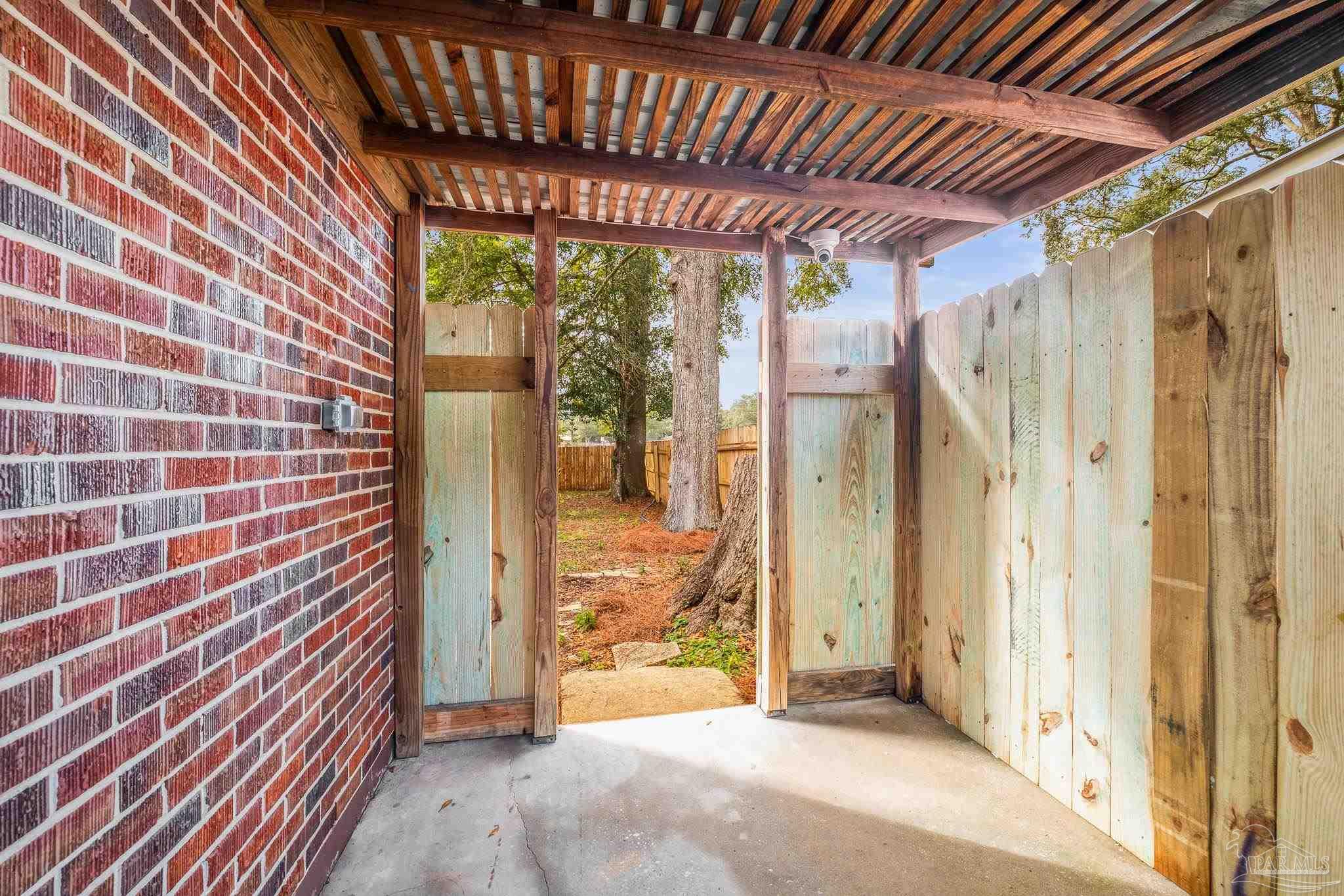 6409 Julia Dr