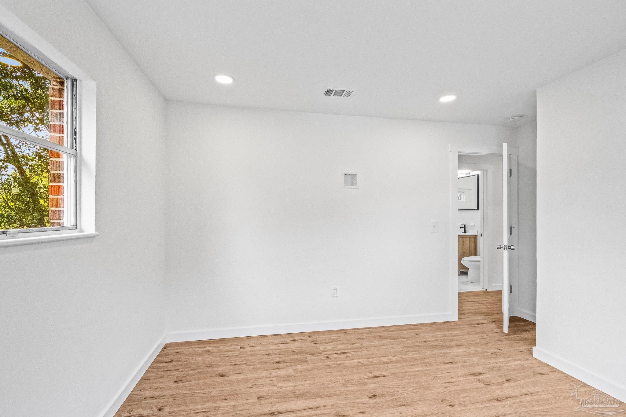 6409 Julia Dr