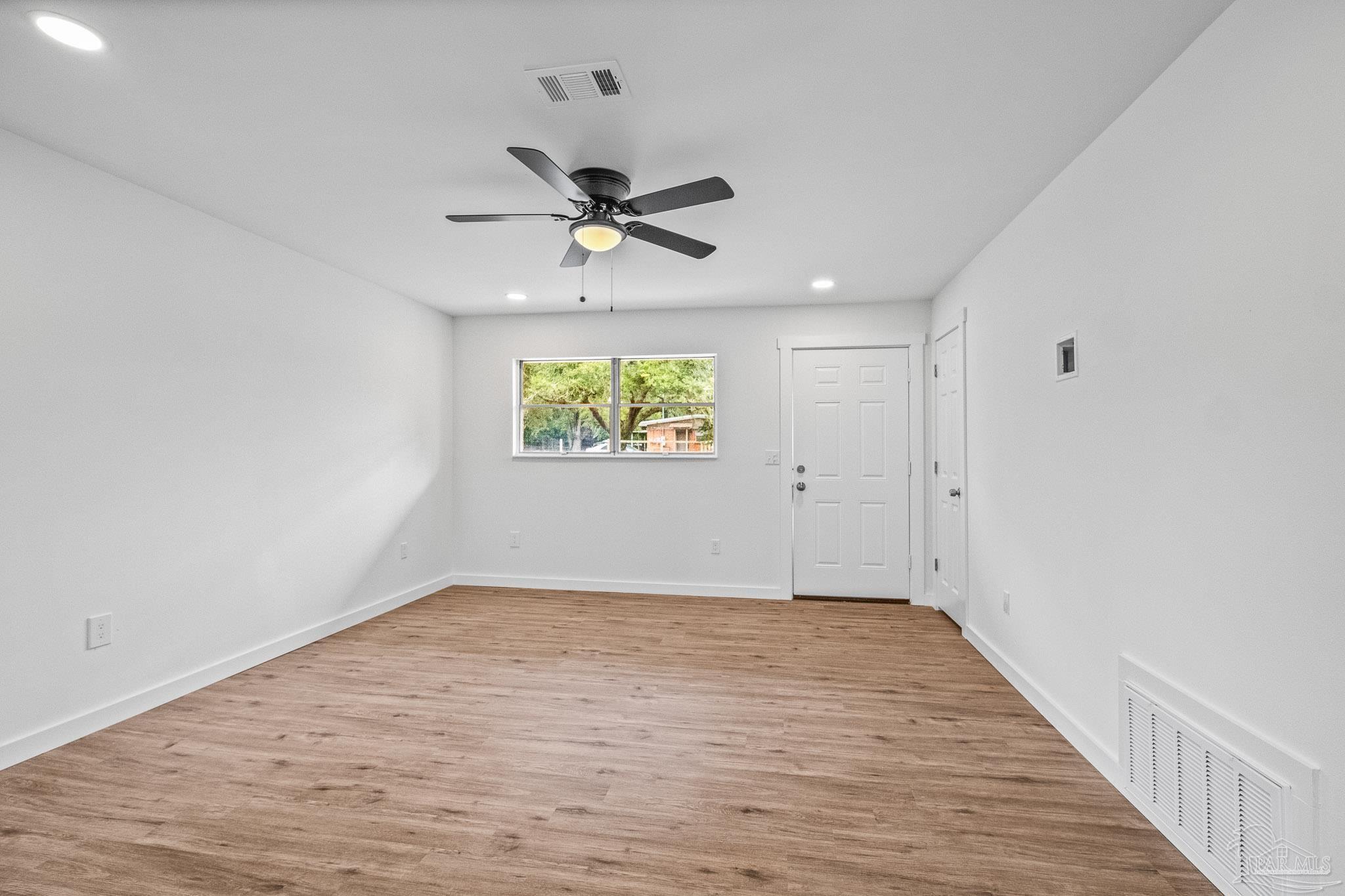 6409 Julia Dr