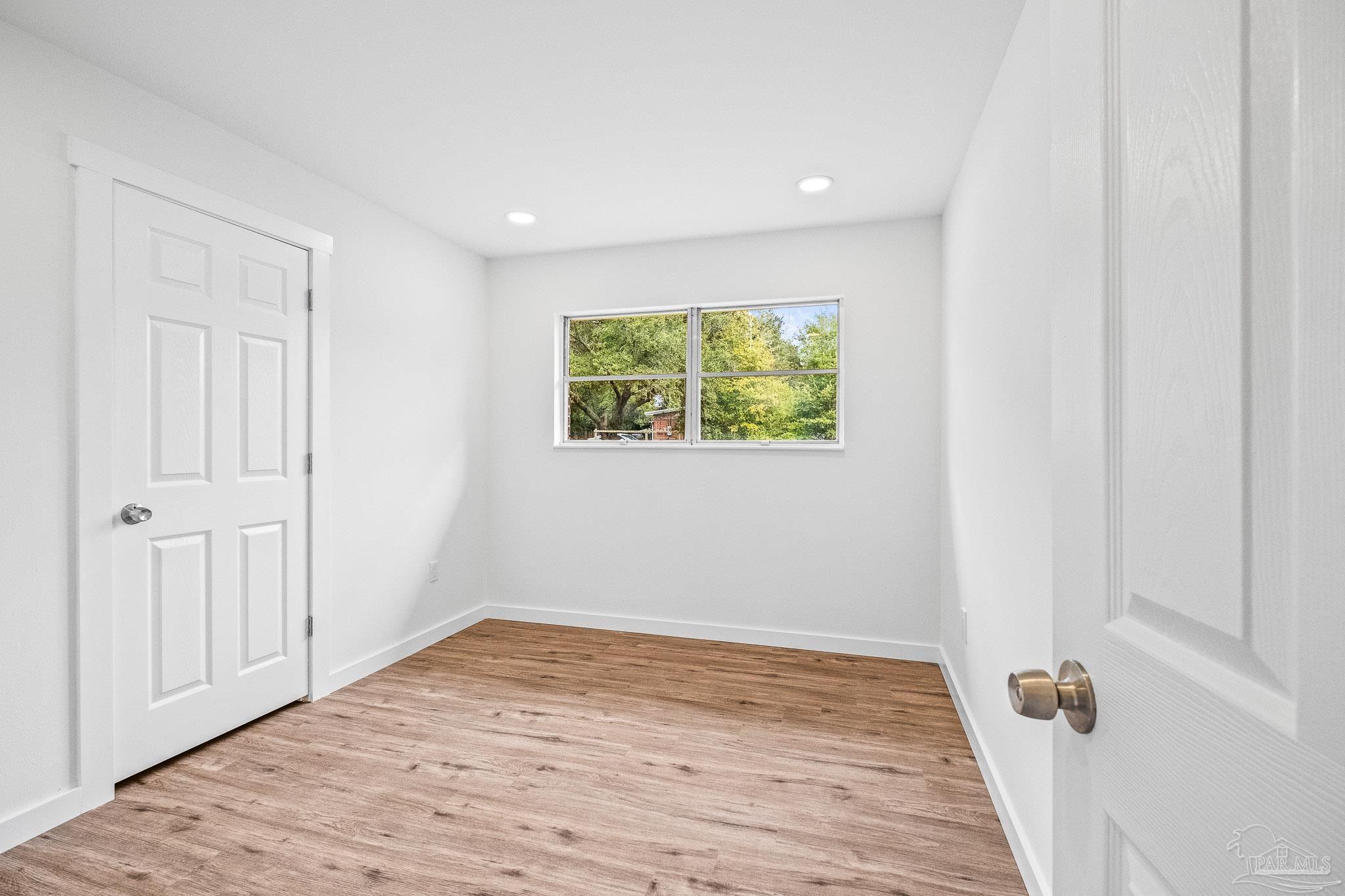 6409 Julia Dr