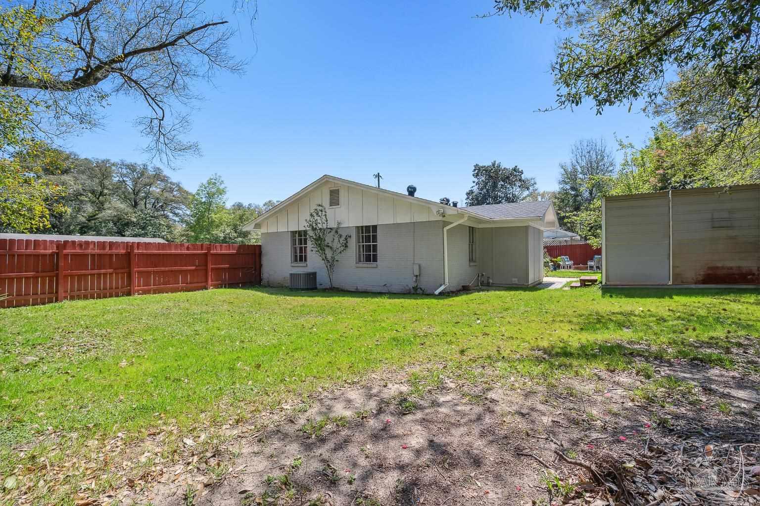1719 Larry Ave