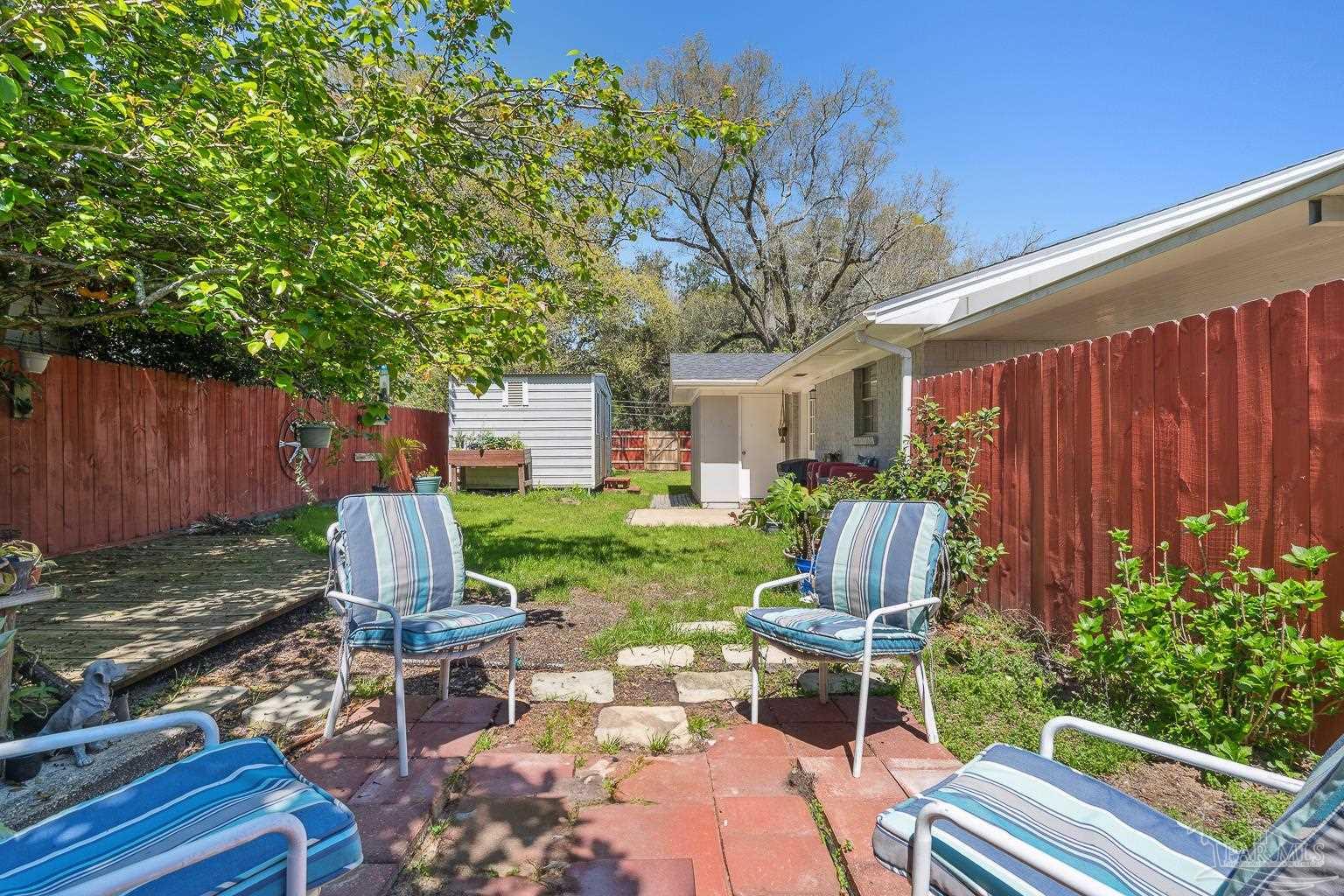 1719 Larry Ave