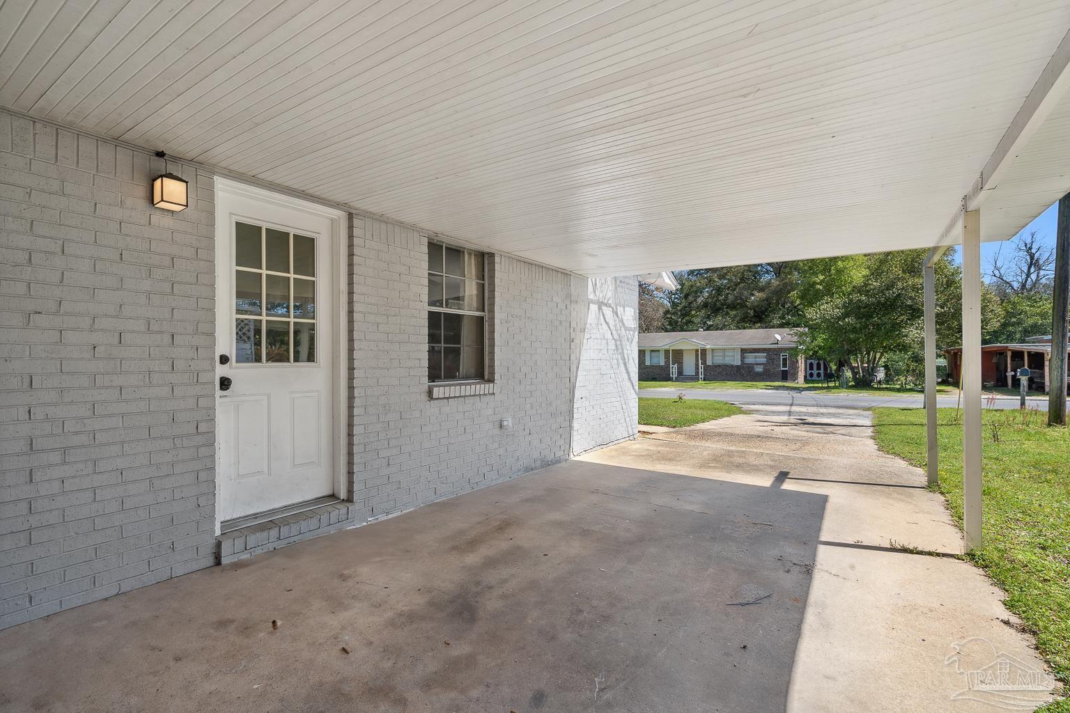 1719 Larry Ave