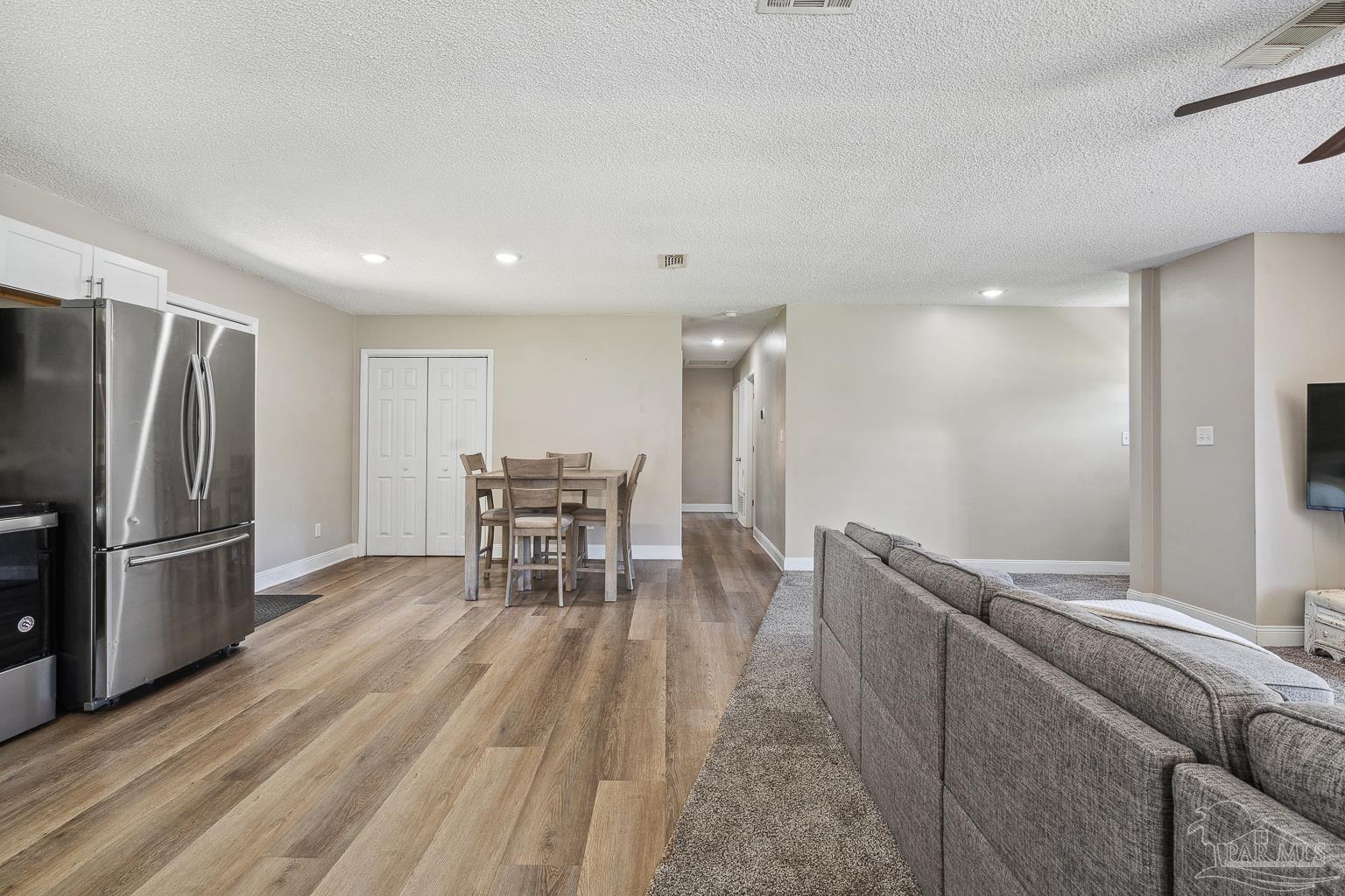1719 Larry Ave
