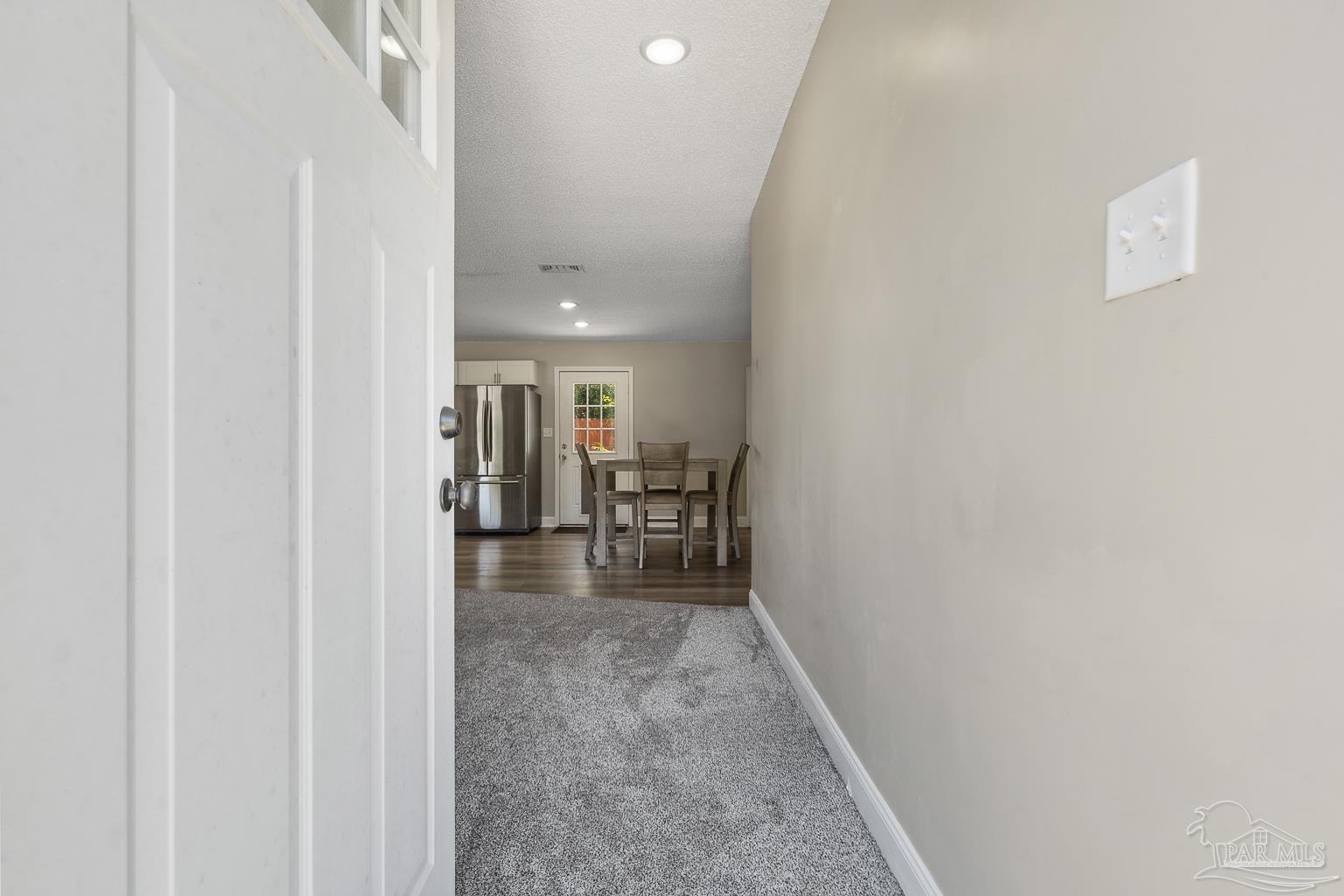1719 Larry Ave