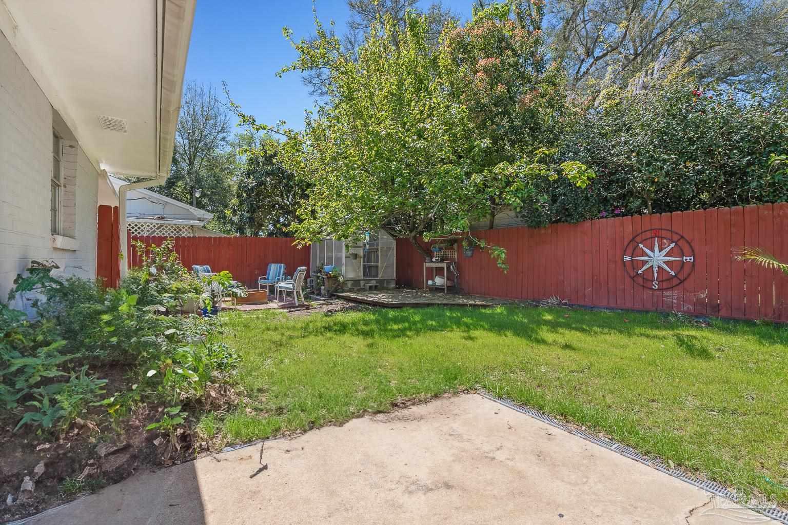1719 Larry Ave