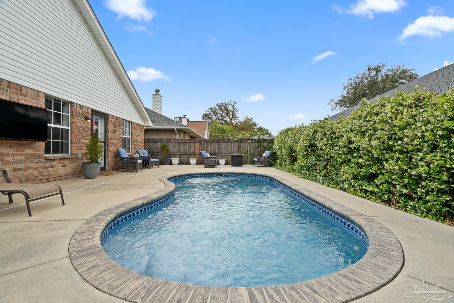 4961 Genevive Ct
