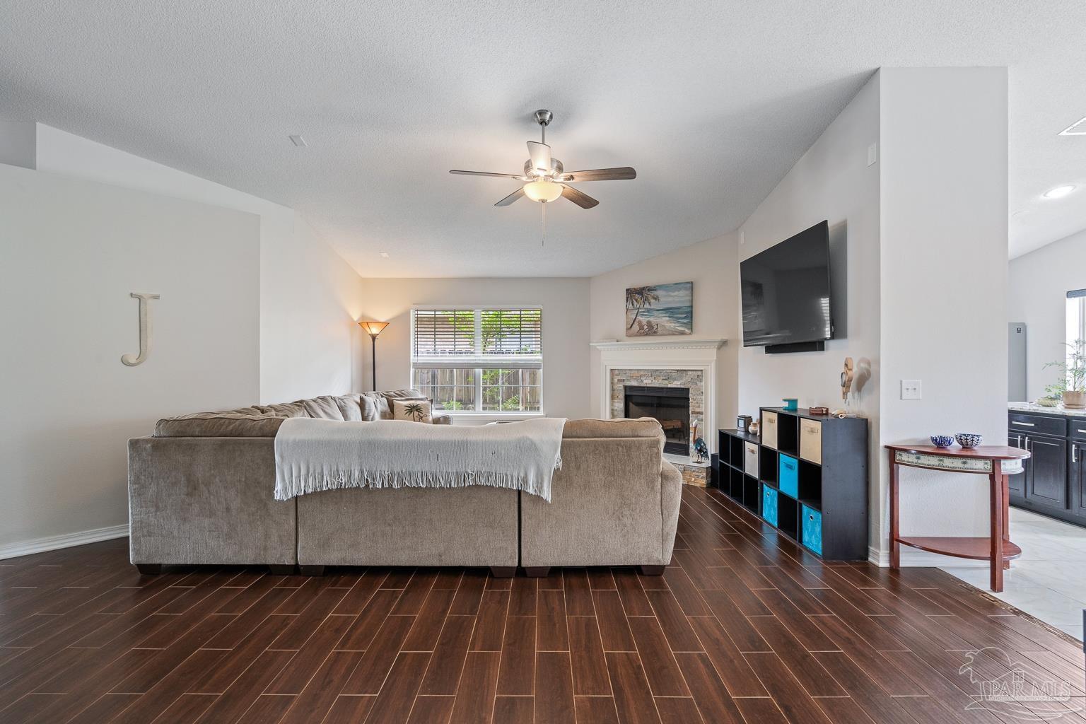 4961 Genevive Ct