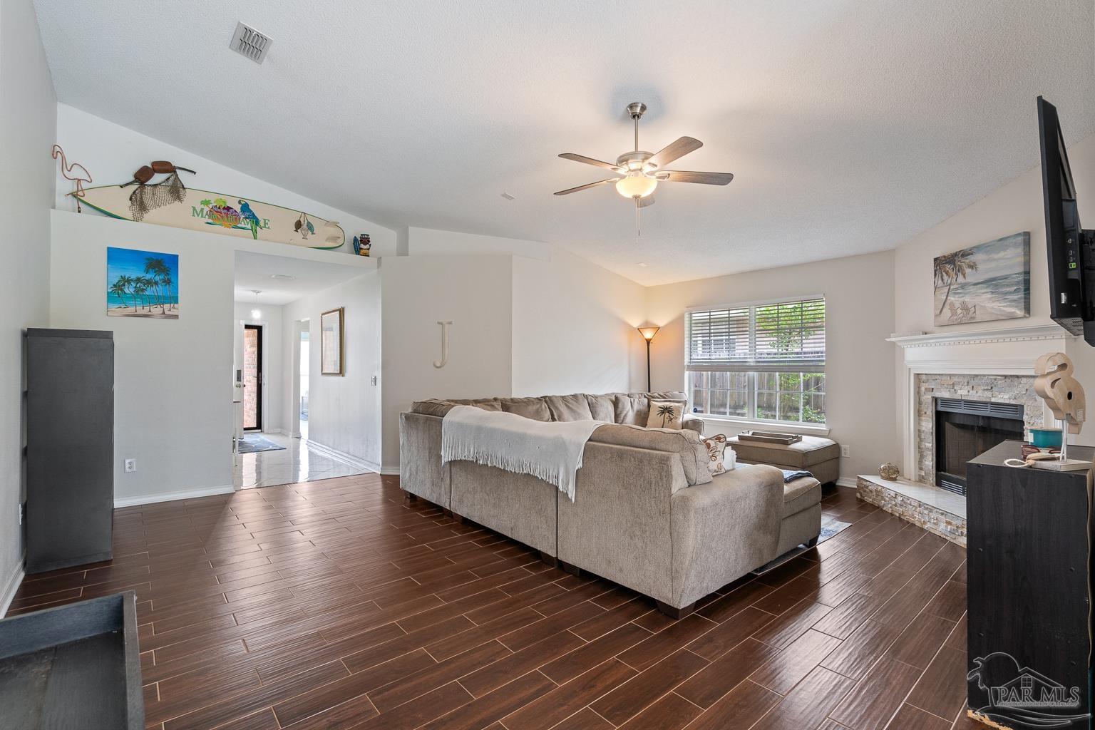 4961 Genevive Ct