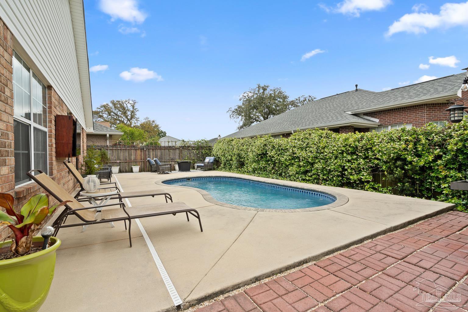4961 Genevive Ct