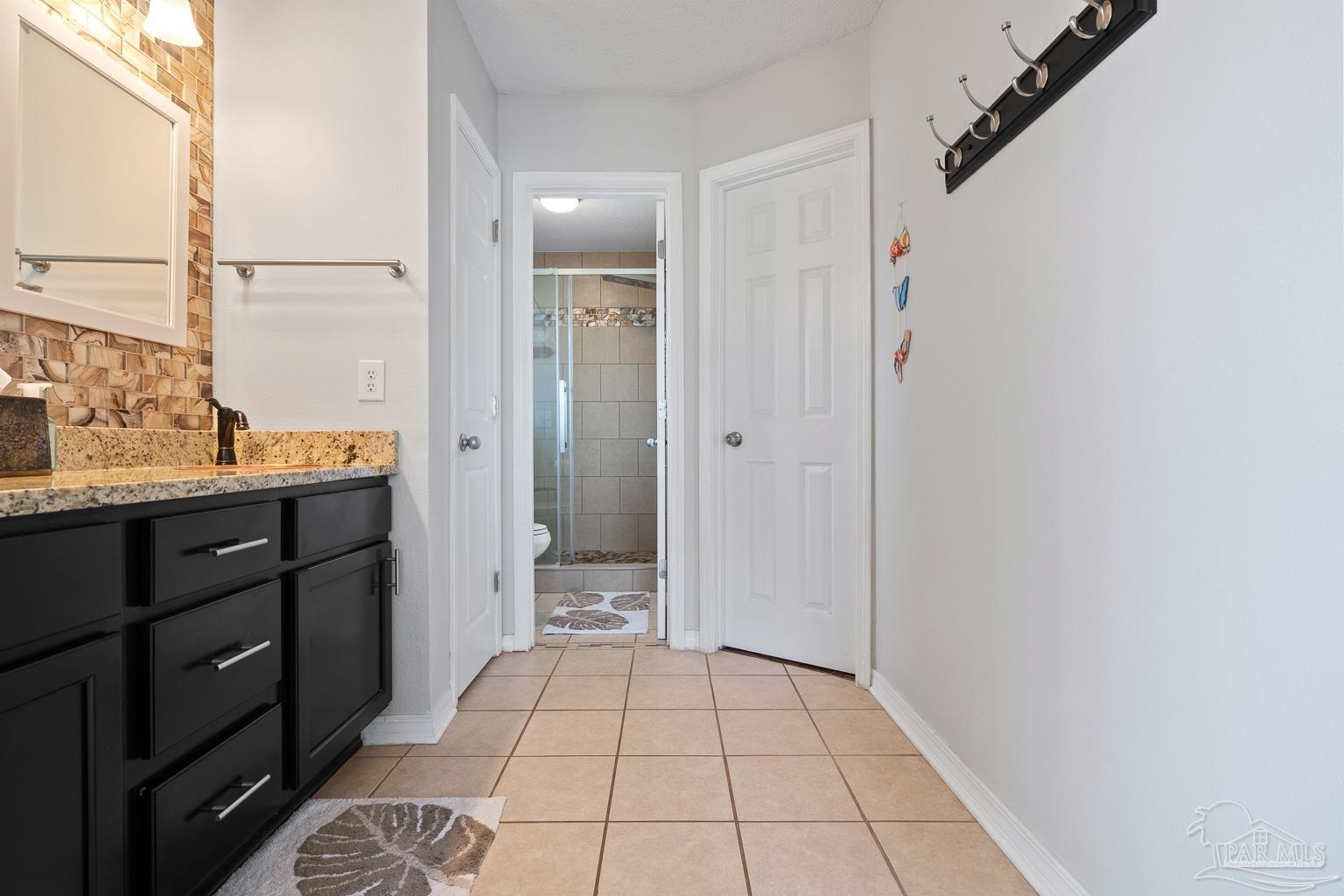 4961 Genevive Ct