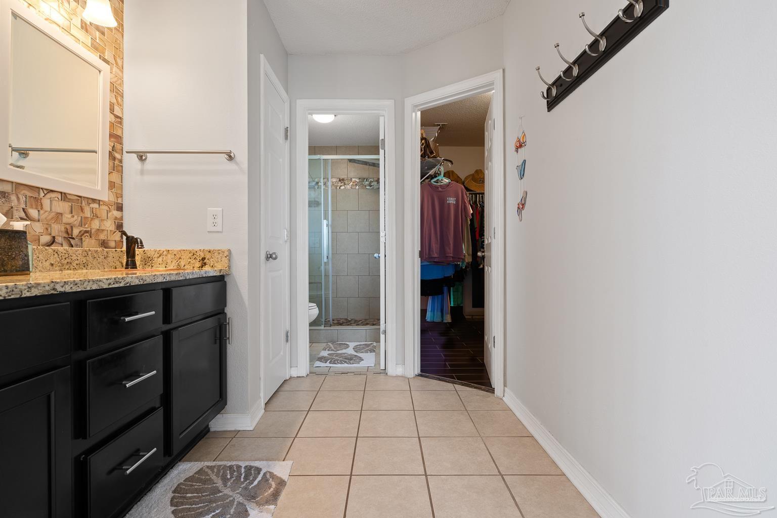 4961 Genevive Ct