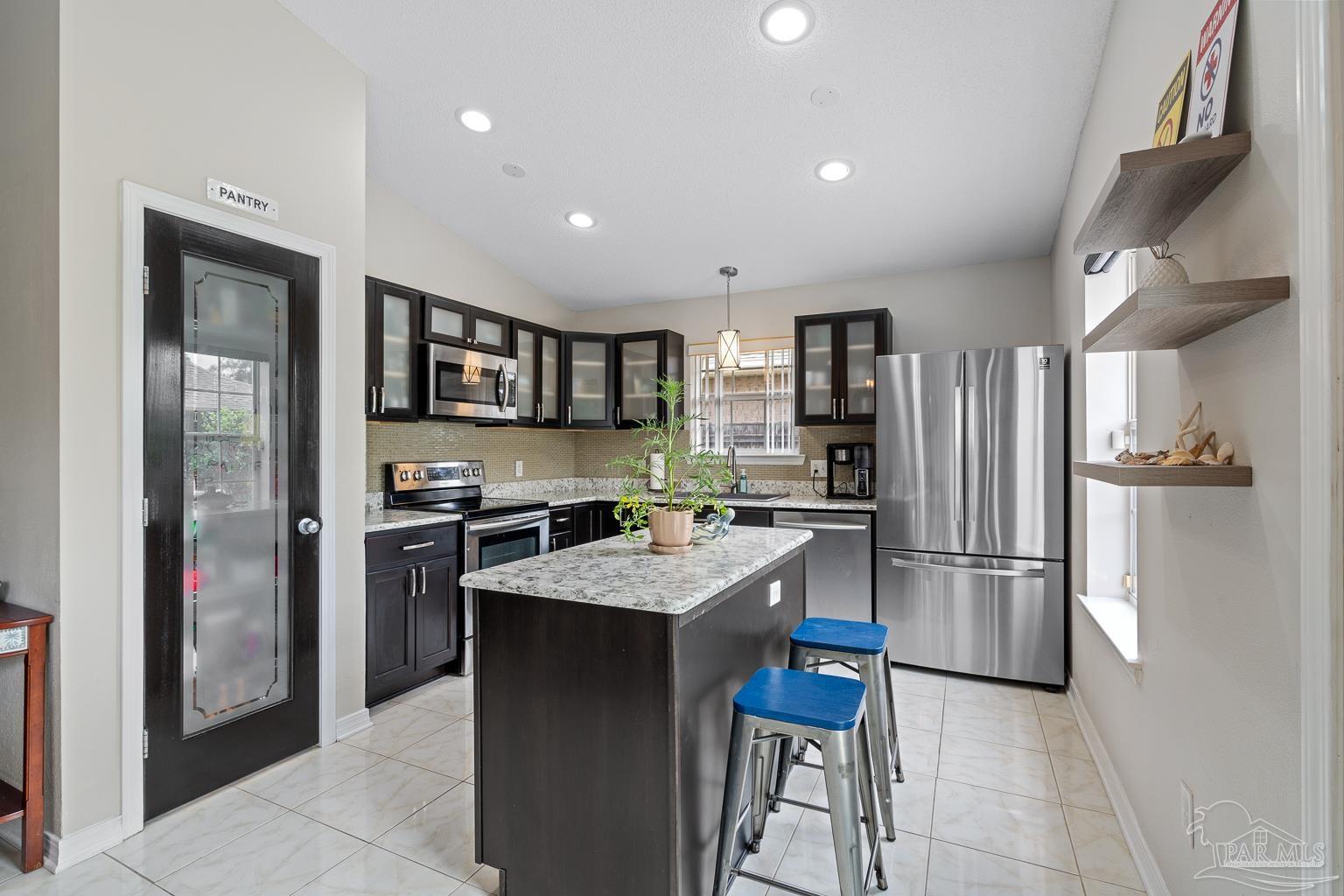 4961 Genevive Ct