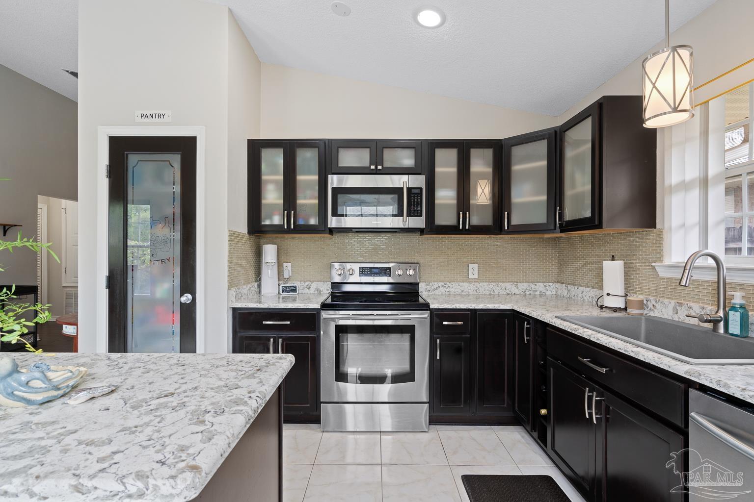 4961 Genevive Ct