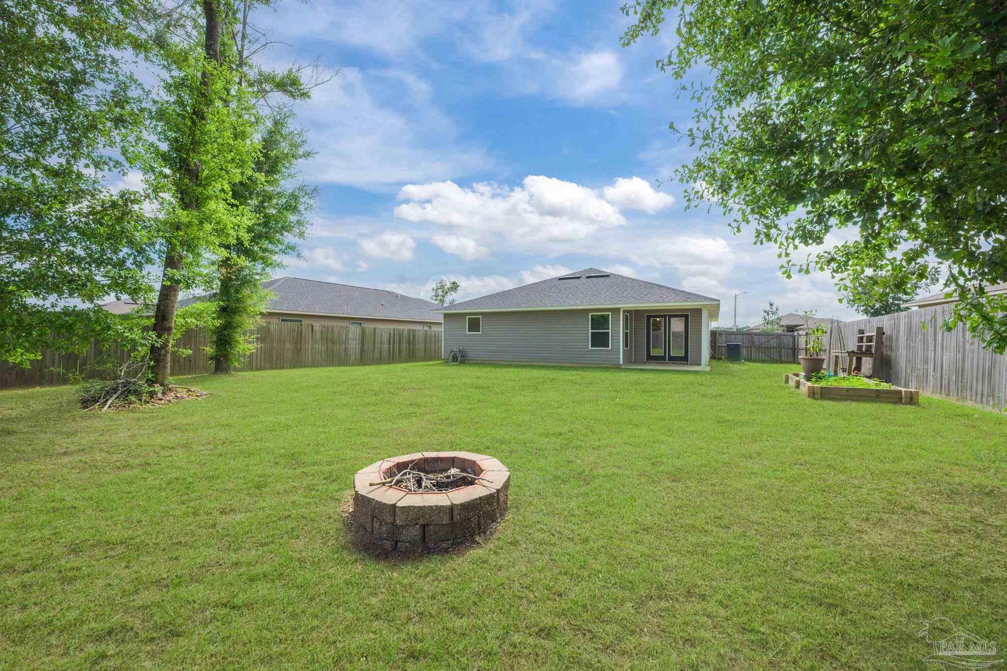 5746 Peach Dr