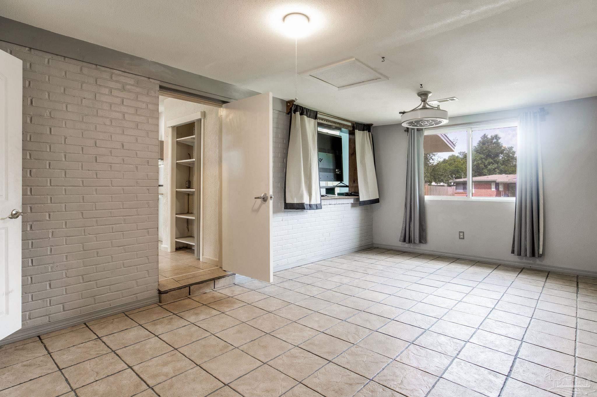 1002 Alexandria Dr