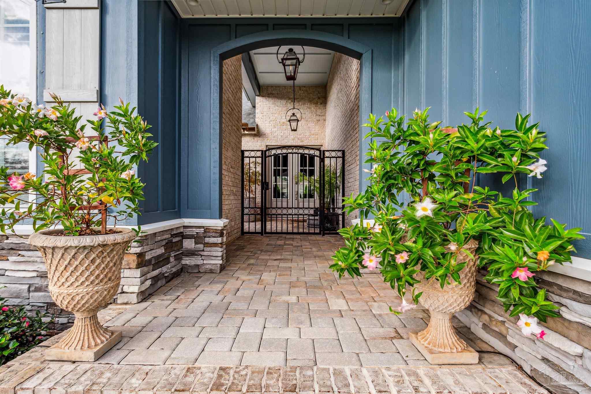 5843 Huntington Creek Blvd