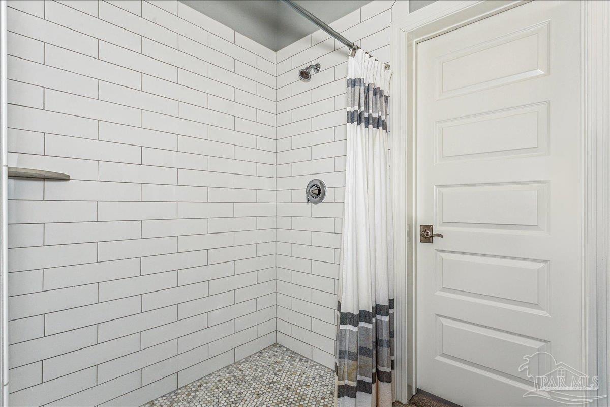 5843 Huntington Creek Blvd