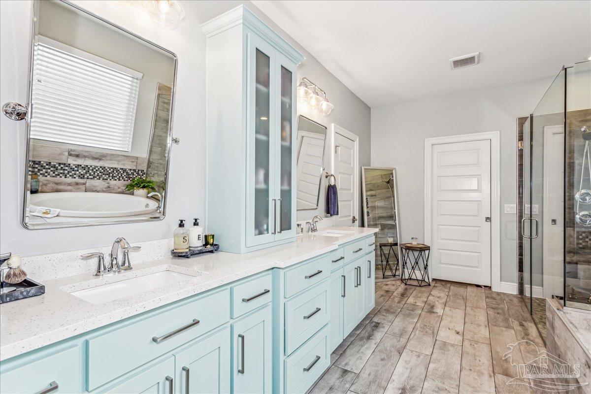 5843 Huntington Creek Blvd