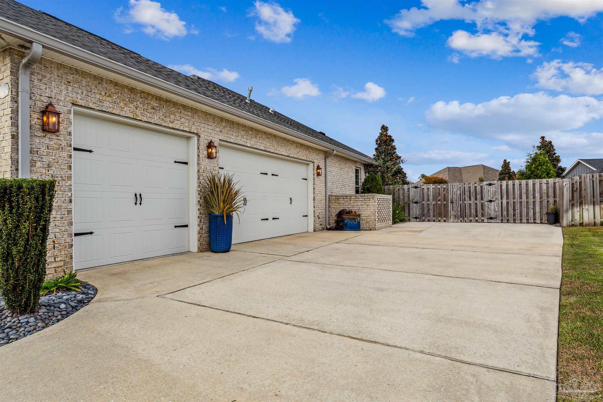 5843 Huntington Creek Blvd