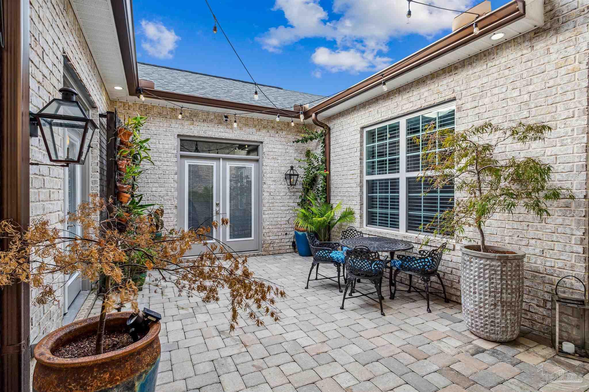 5843 Huntington Creek Blvd