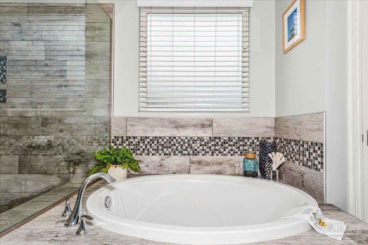 5843 Huntington Creek Blvd